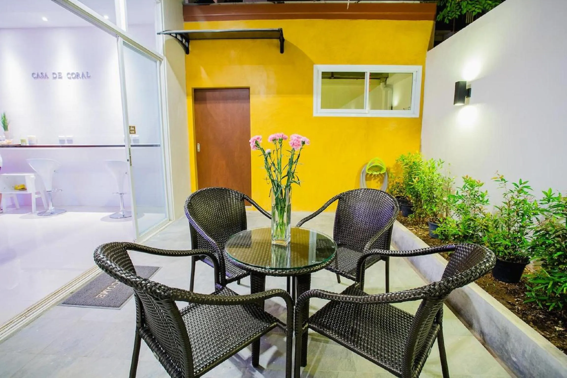 Communal lounge/ TV room in Casa de Coral Boutique Hotel