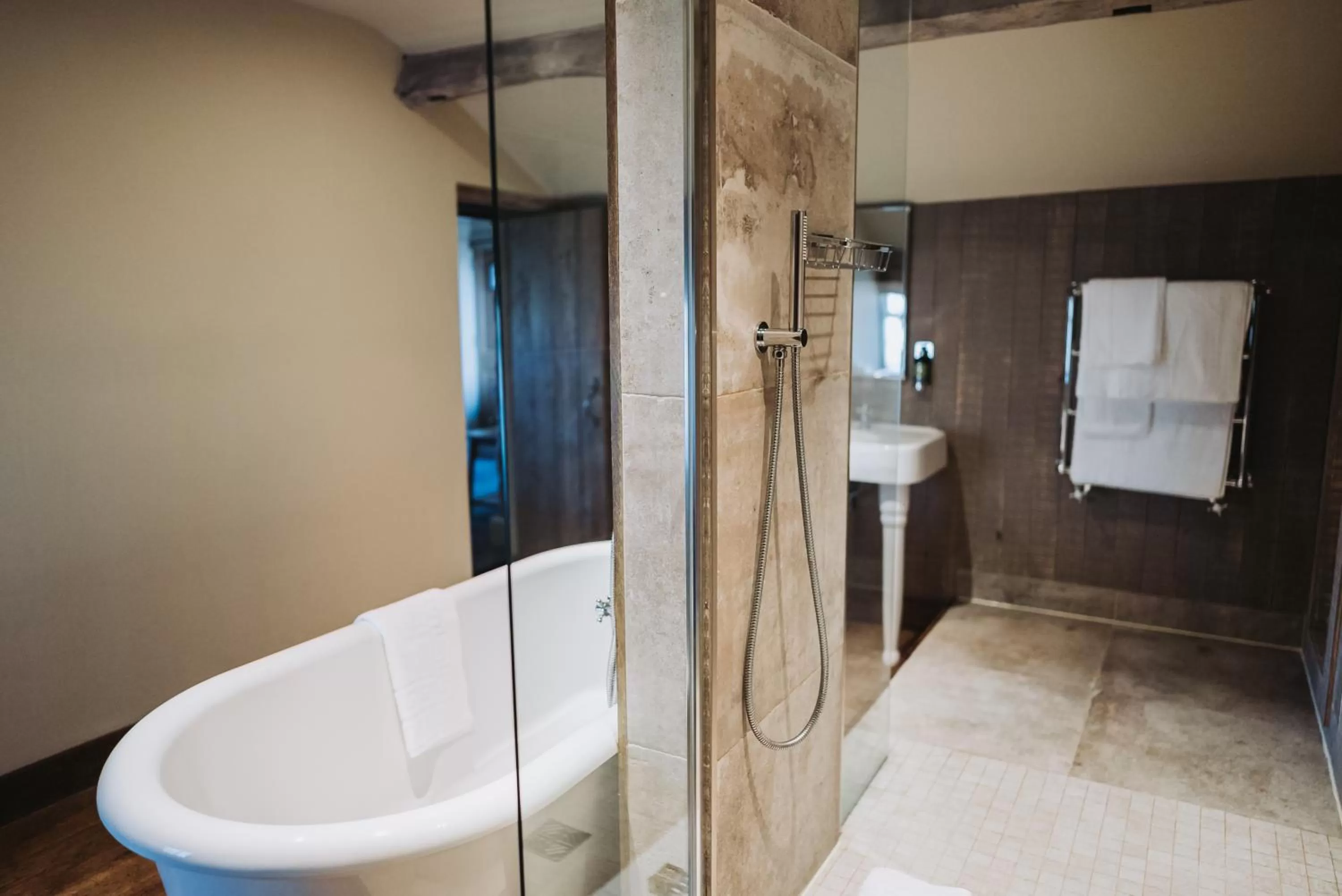 Shower in The Assheton Arms