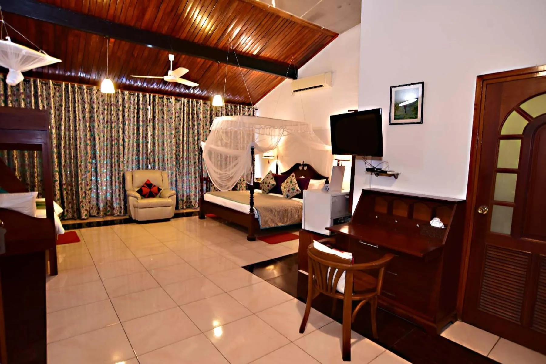 Bed in Colombo Villa