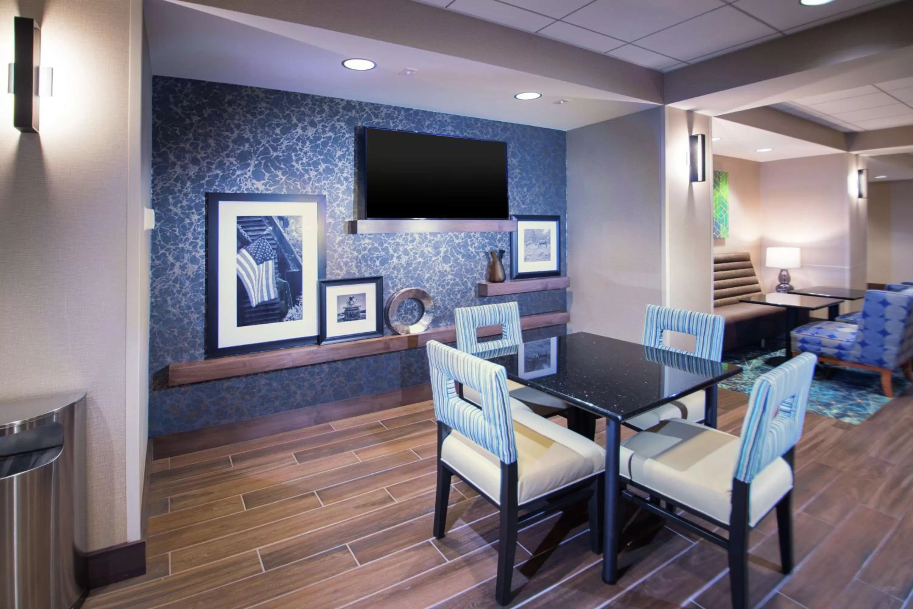 Dining area in Hampton Inn Arvin Tejon Ranch, Ca