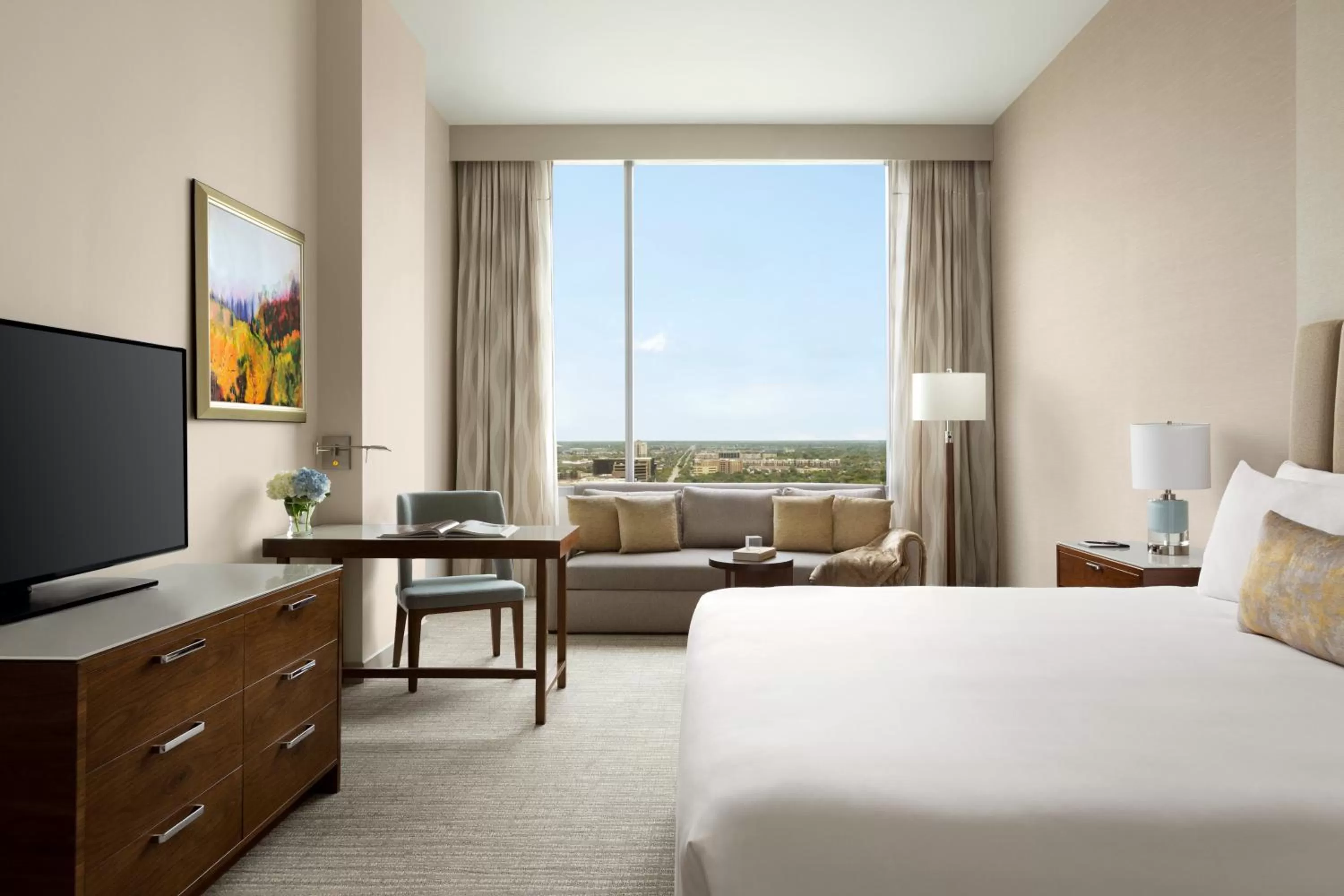 Photo of the whole room, Bed in InterContinental Houston by IHG