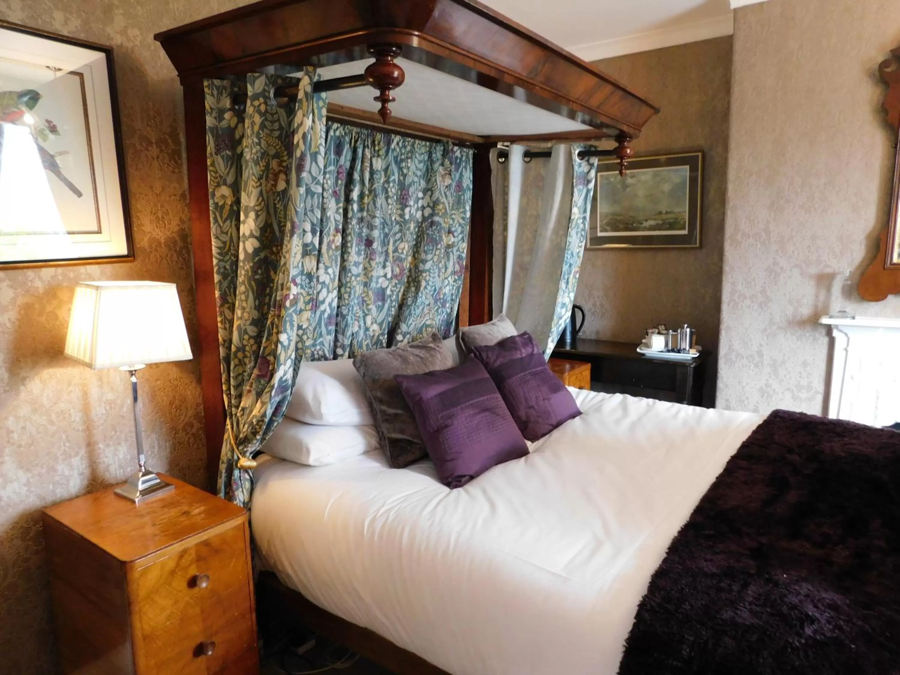 Bed in The Old Registry guest house