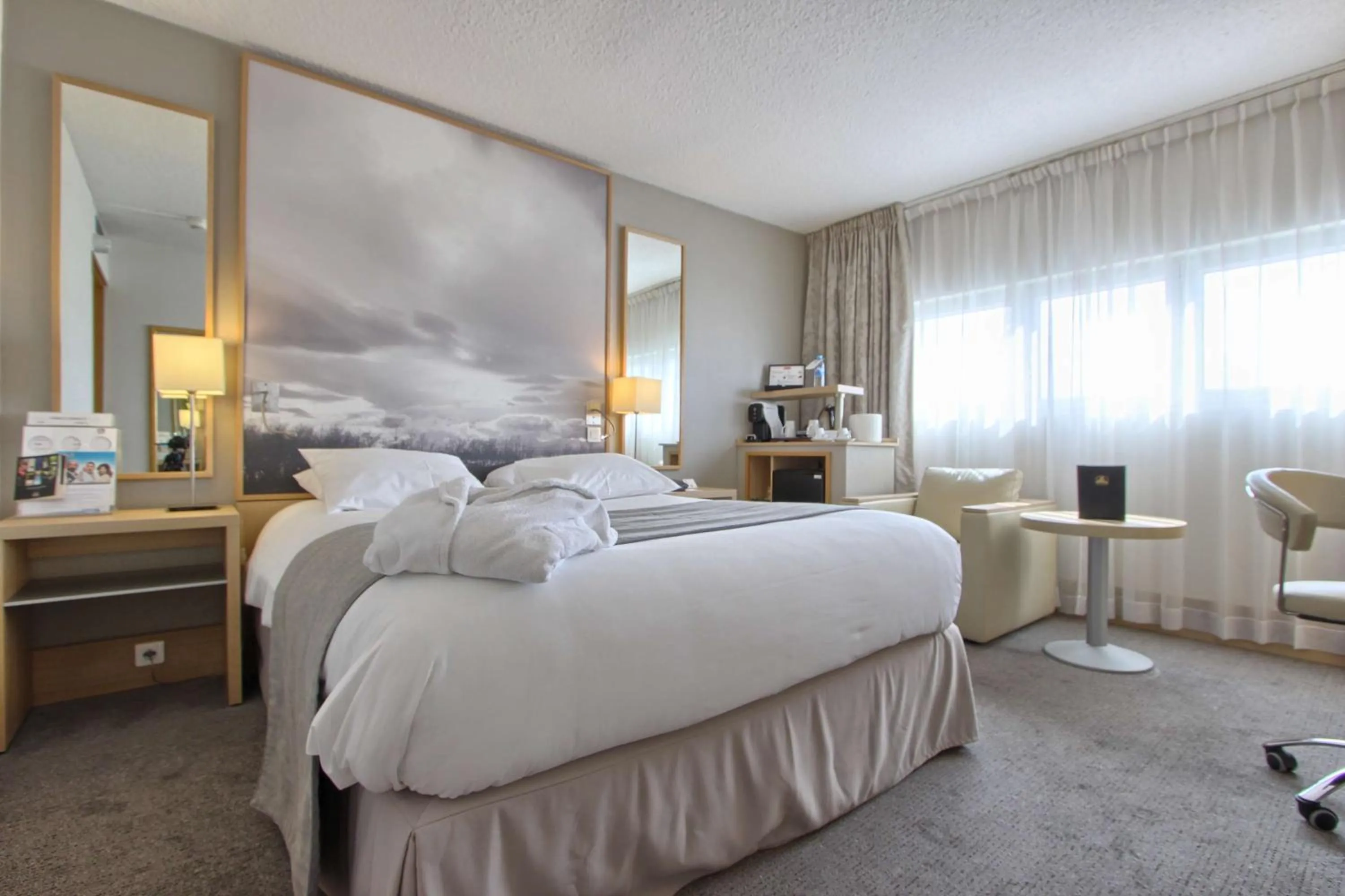 Bedroom, Bed in Best Western Plus Paris Orly Airport