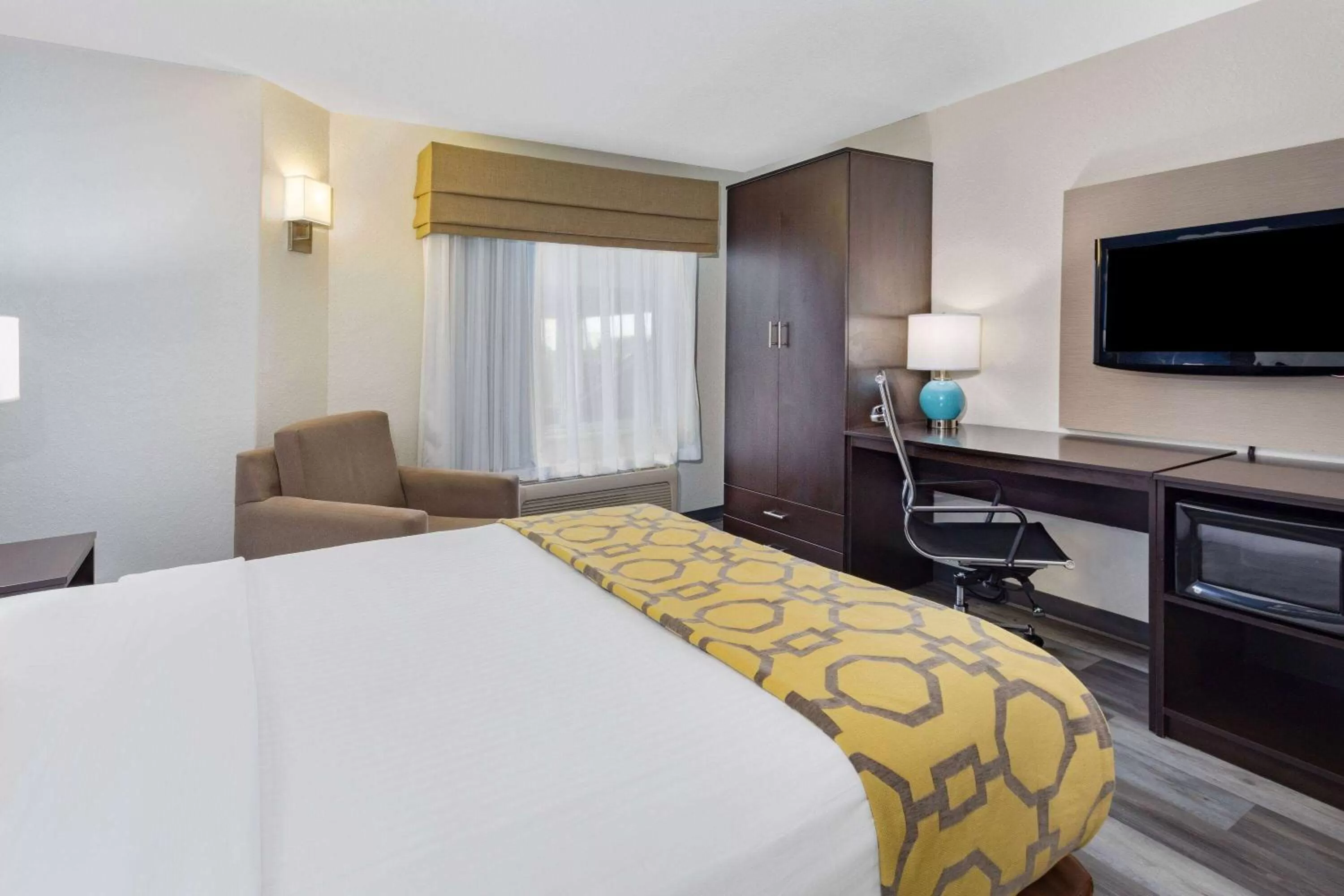 Photo of the whole room, Bed in Baymont by Wyndham Milan