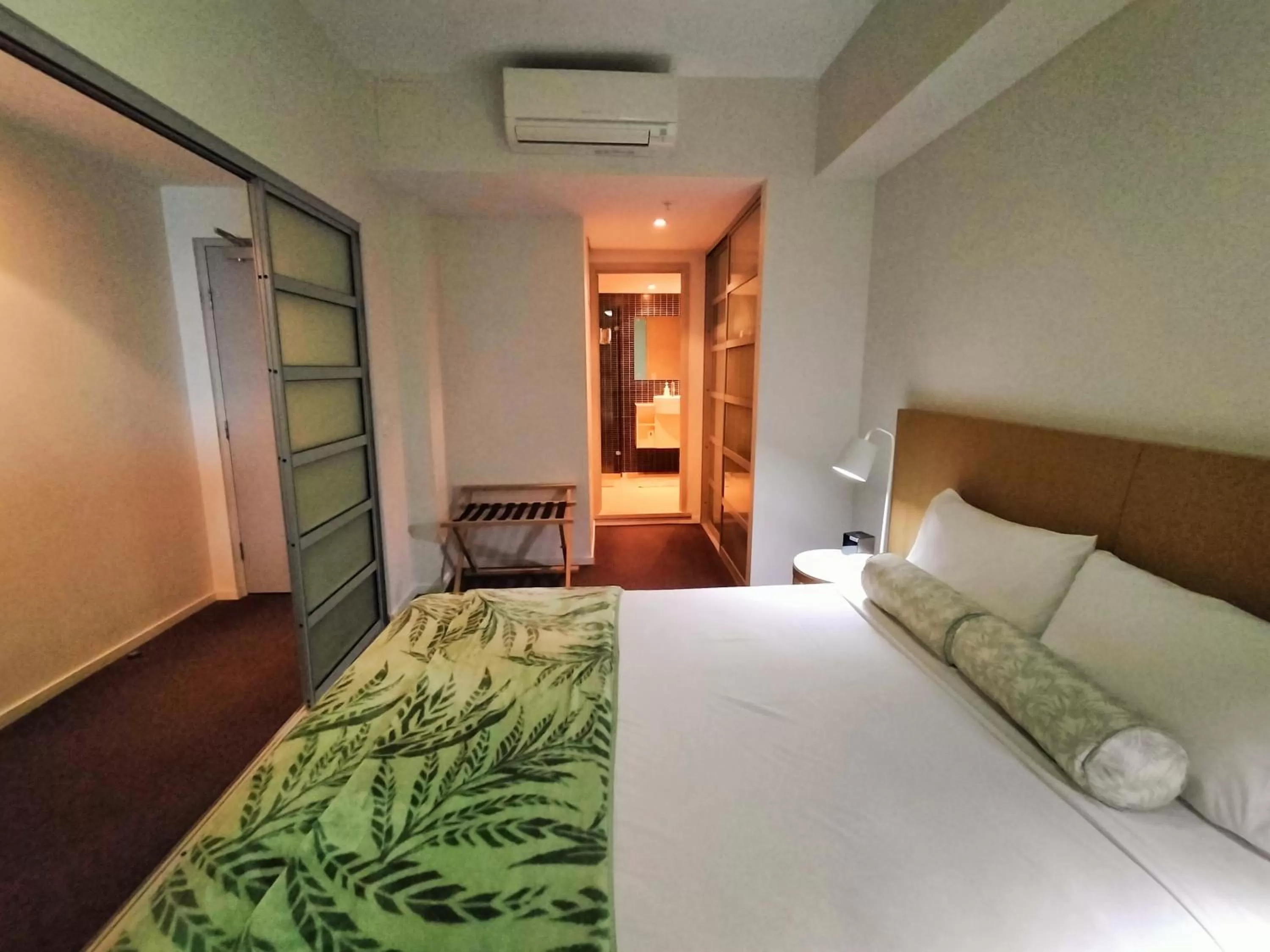 Bed in Darwin Harbour Suites