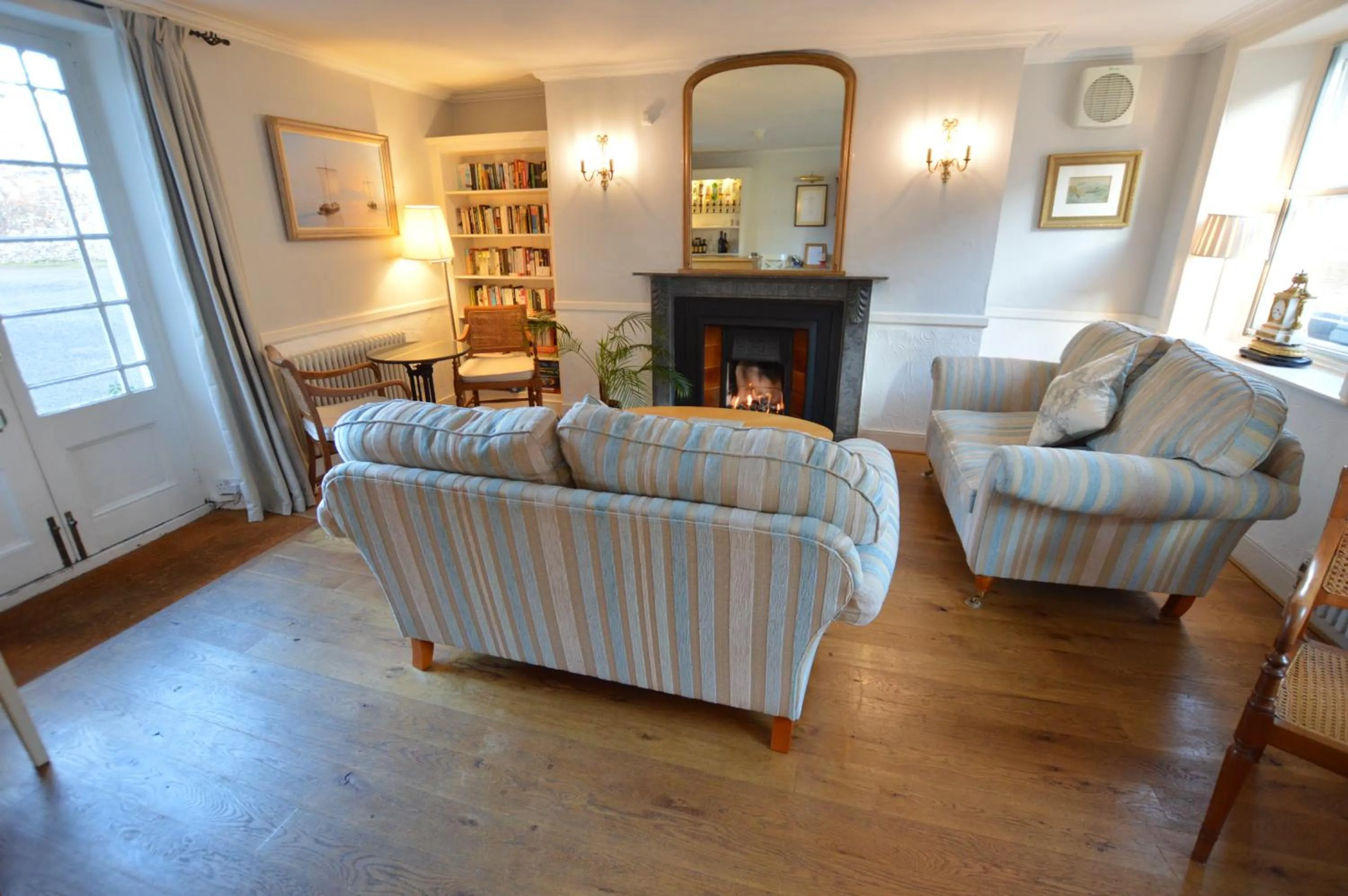 Lounge or bar in Chantry Hotel