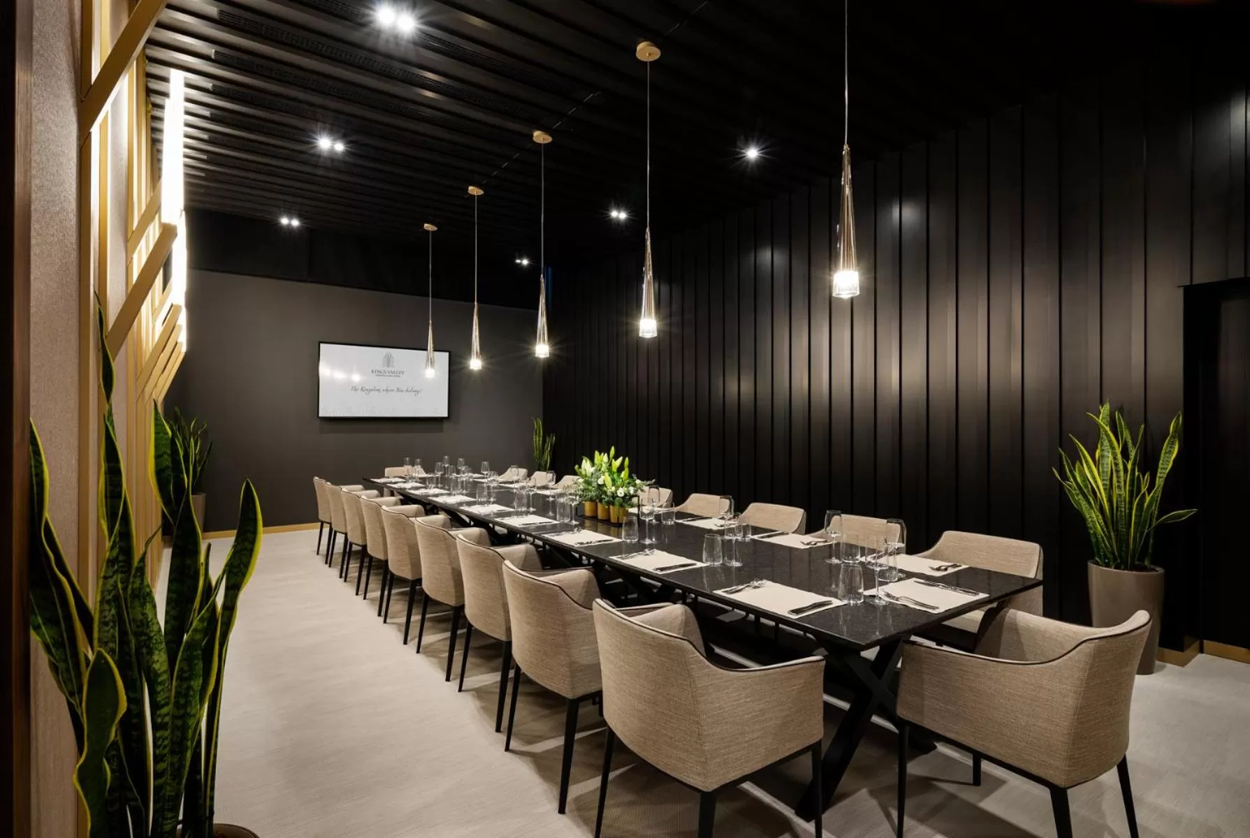 Restaurant/places to eat in Kings' Valley Medical & Spa Hotel