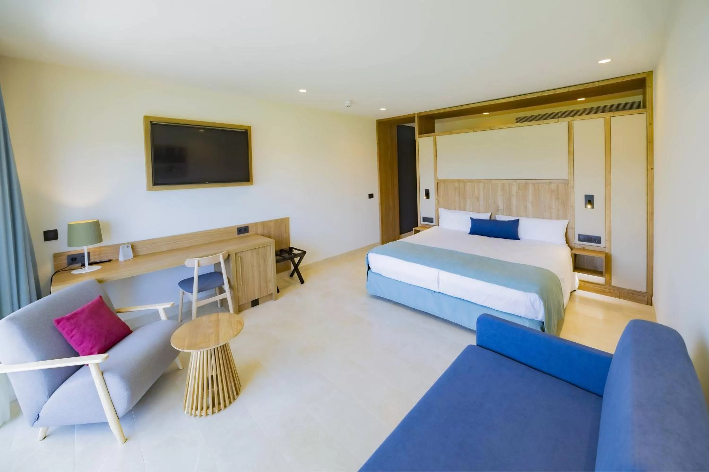 Bed in Impressive Playa Granada Golf