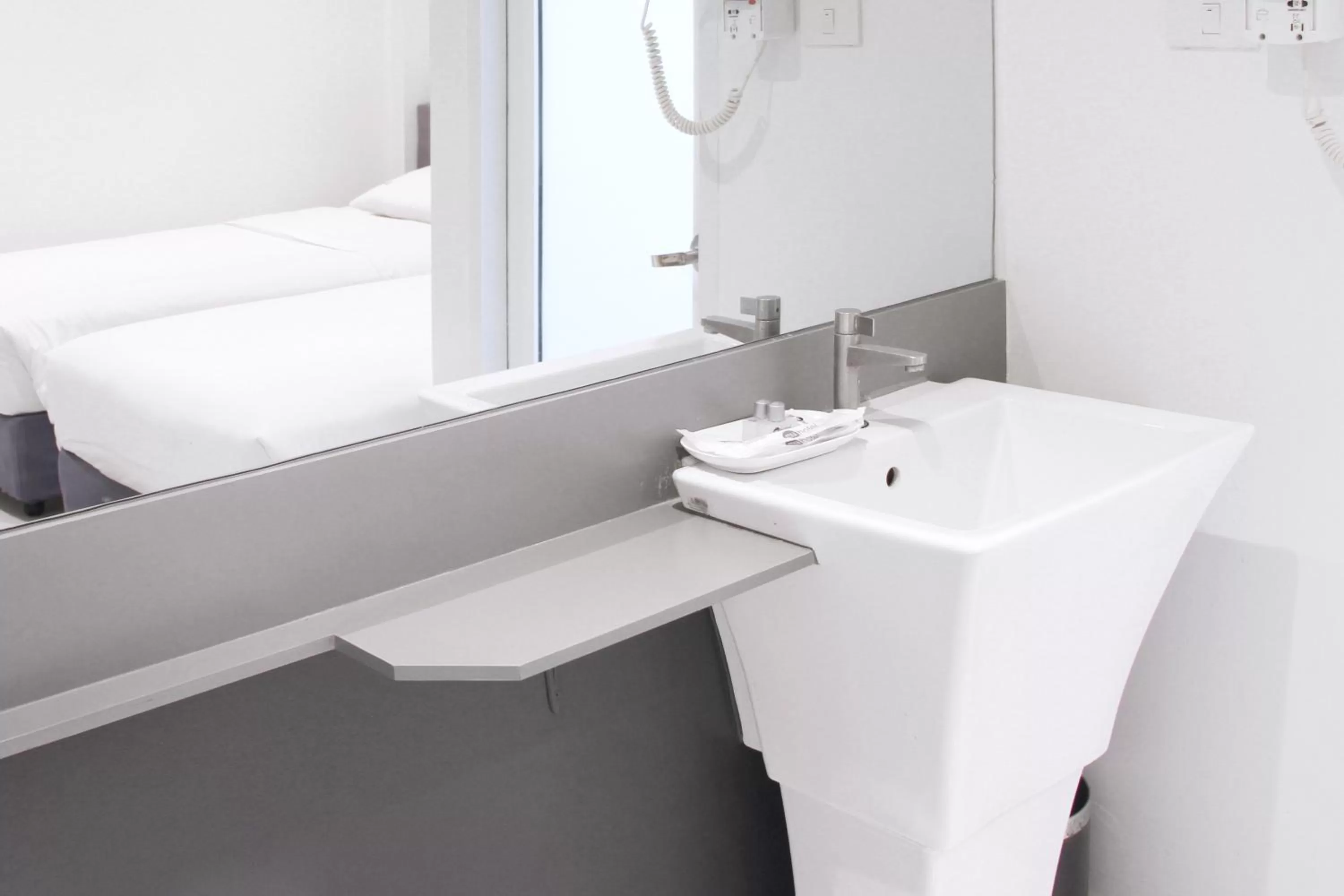 Bathroom, Bed in My Hotel Pratunam