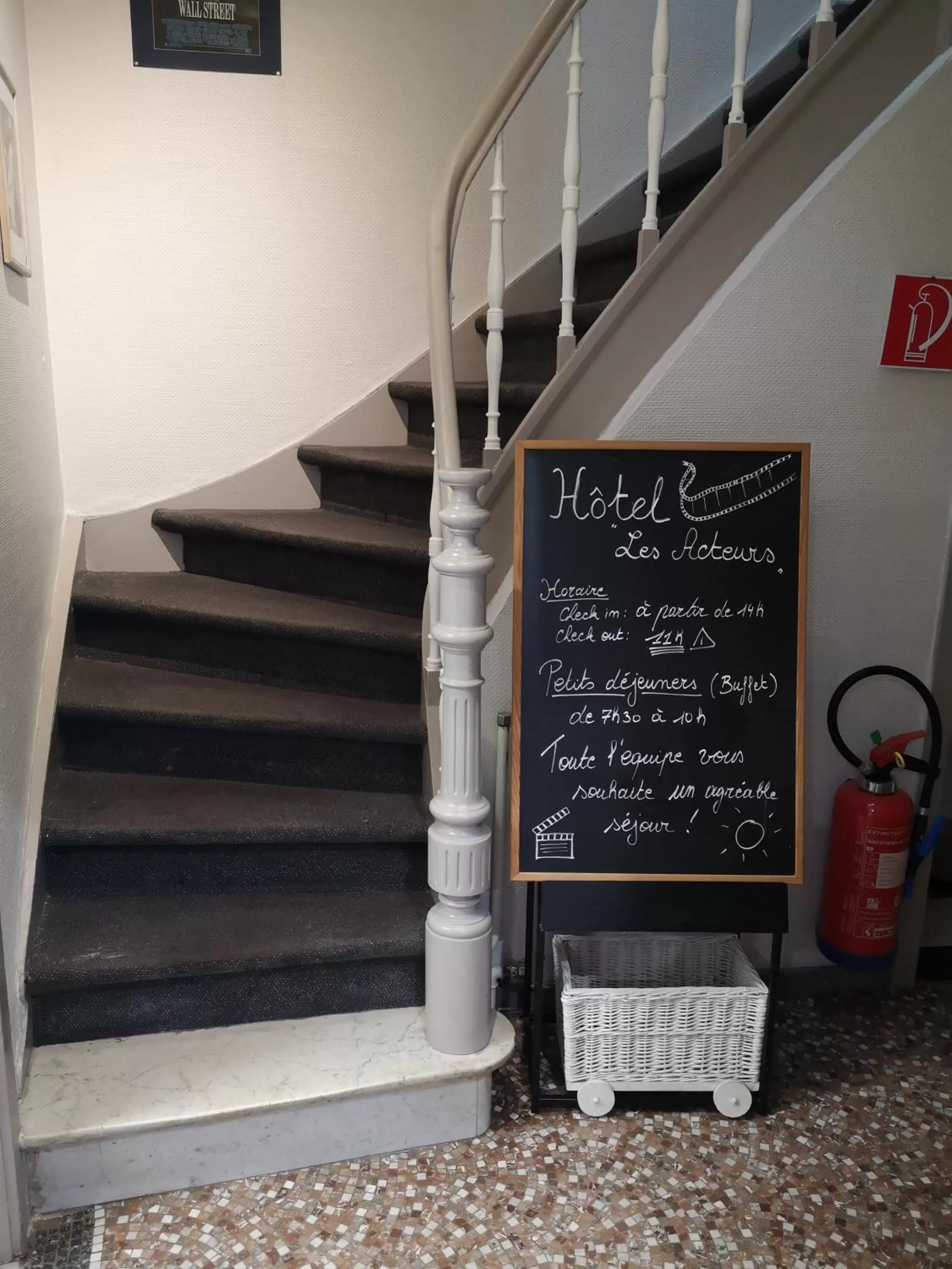 Property building in Hôtel Les Acteurs