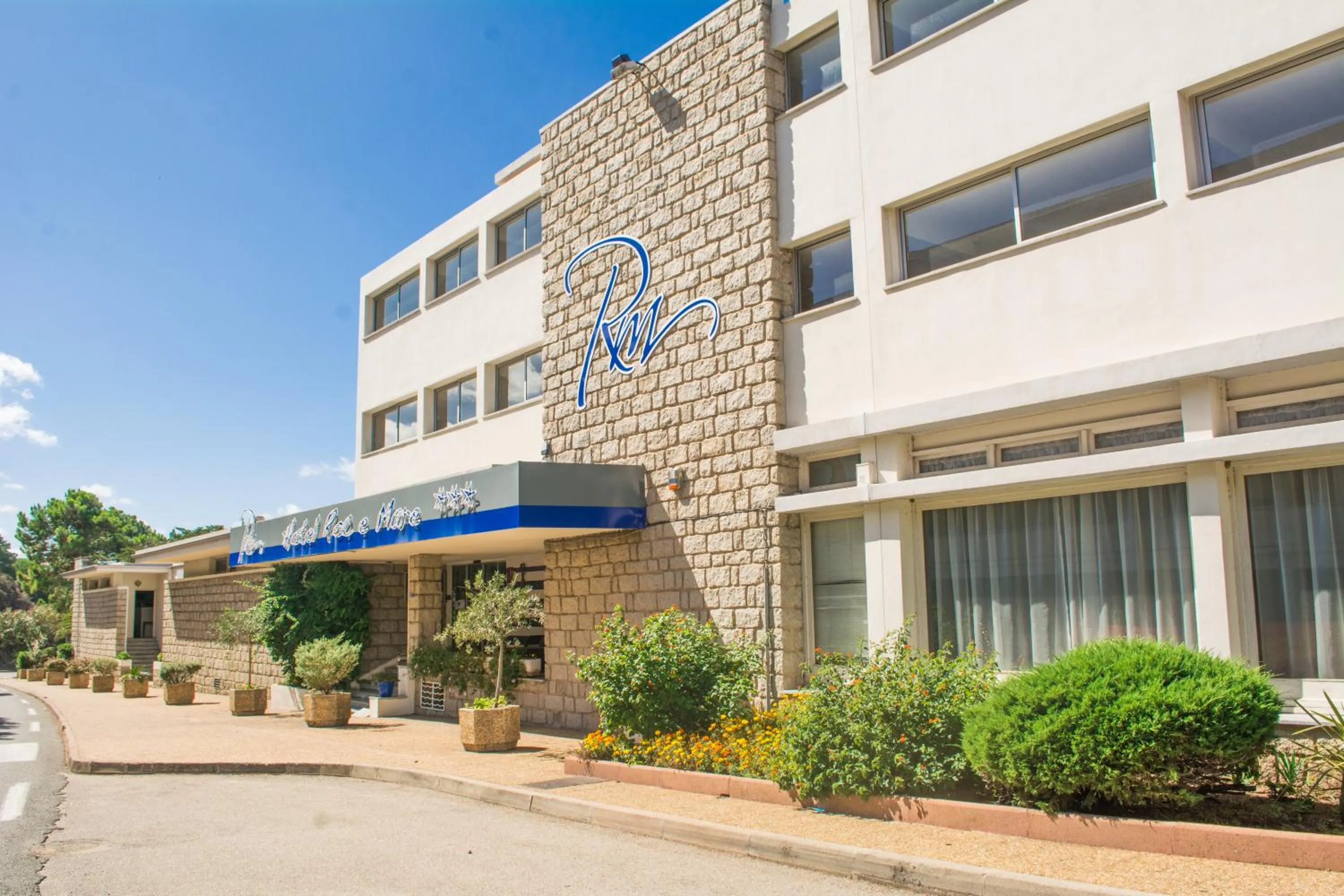 Facade/entrance in Hotel Roc E Mare