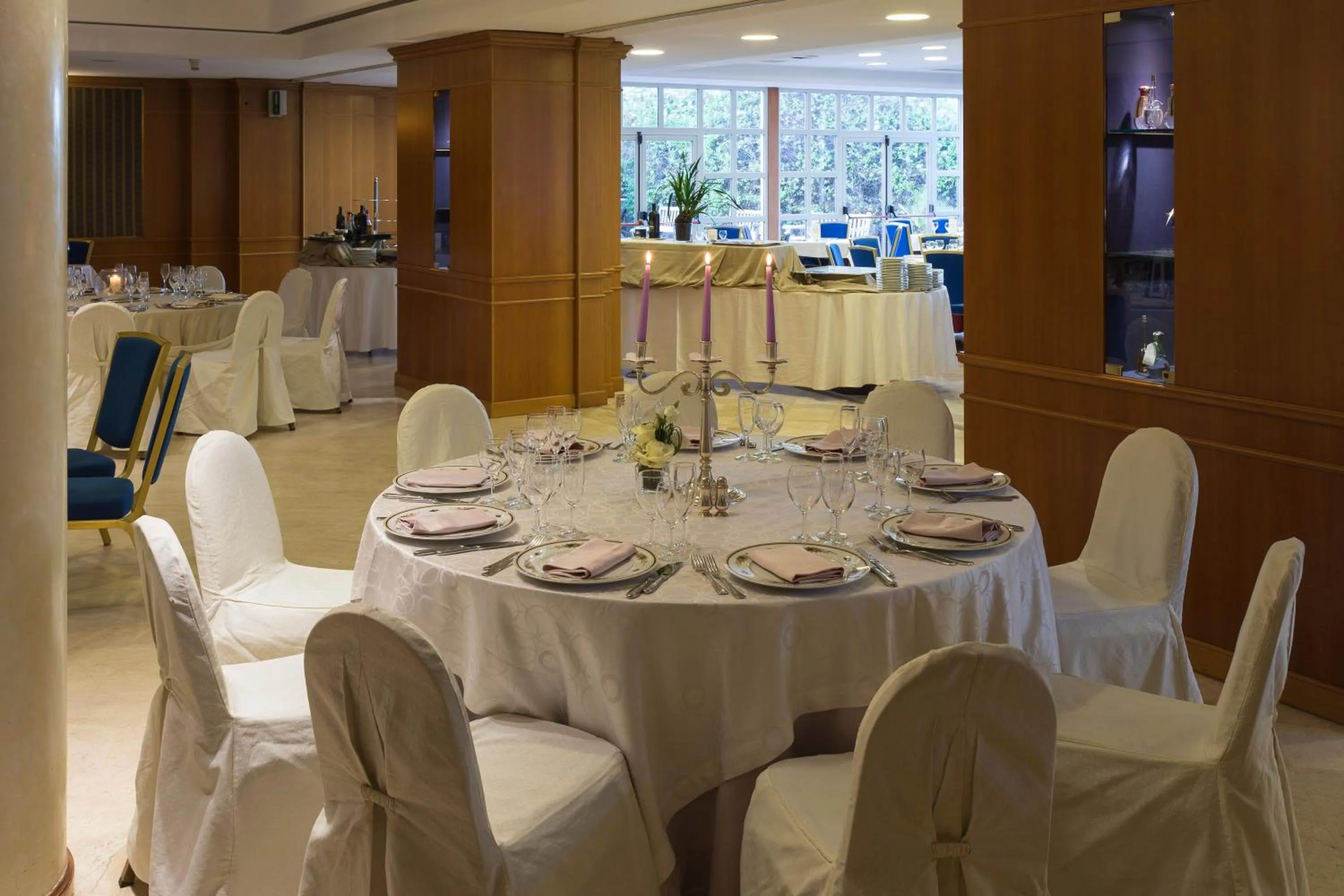 Restaurant/places to eat in Caesar's Hotel