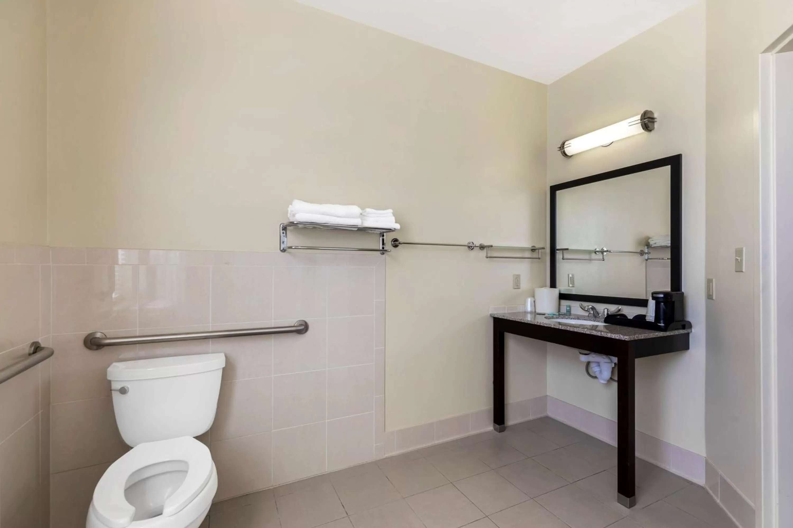 Toilet in Best Western Pioneer