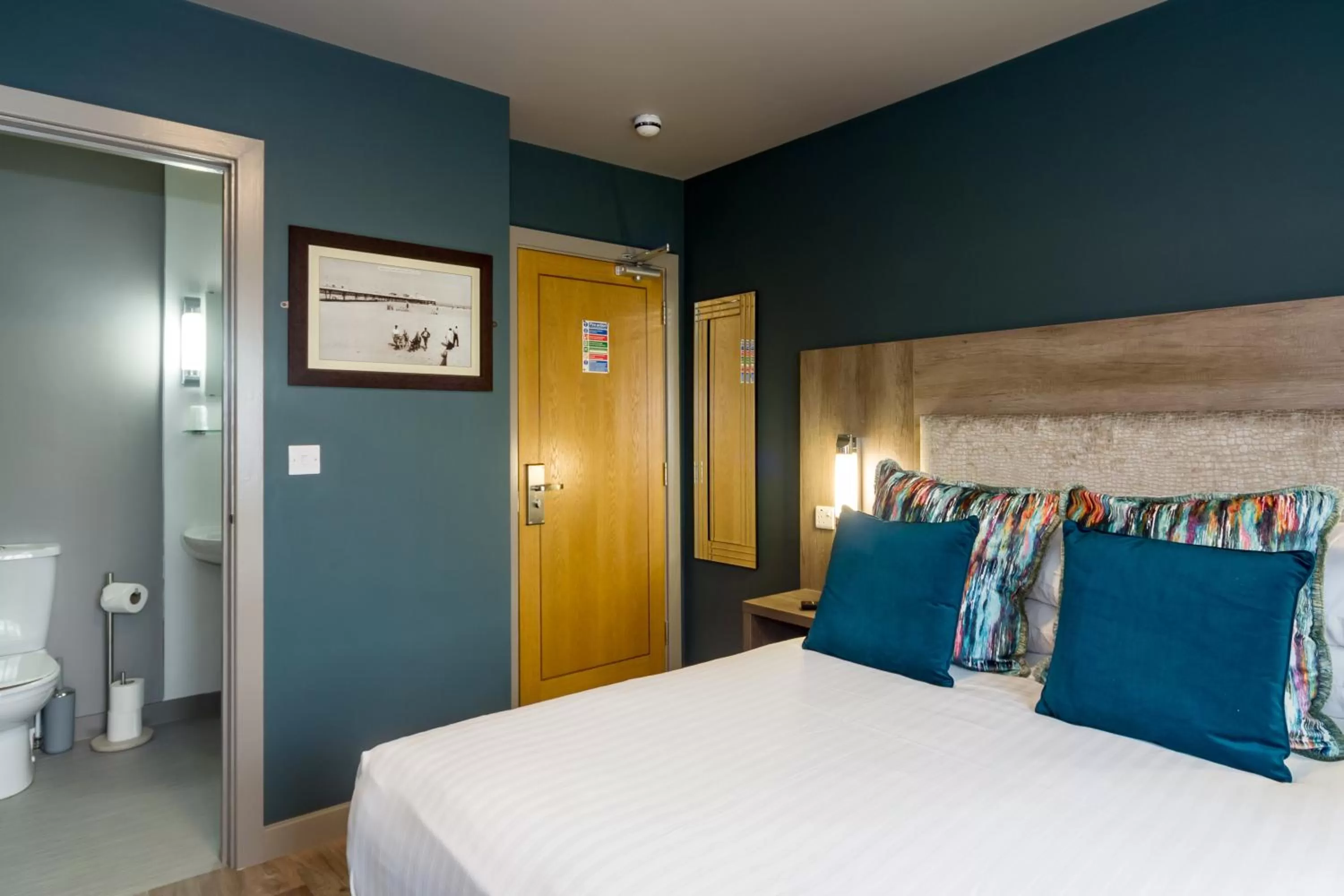 Photo of the whole room, Bed in Hotel No 8