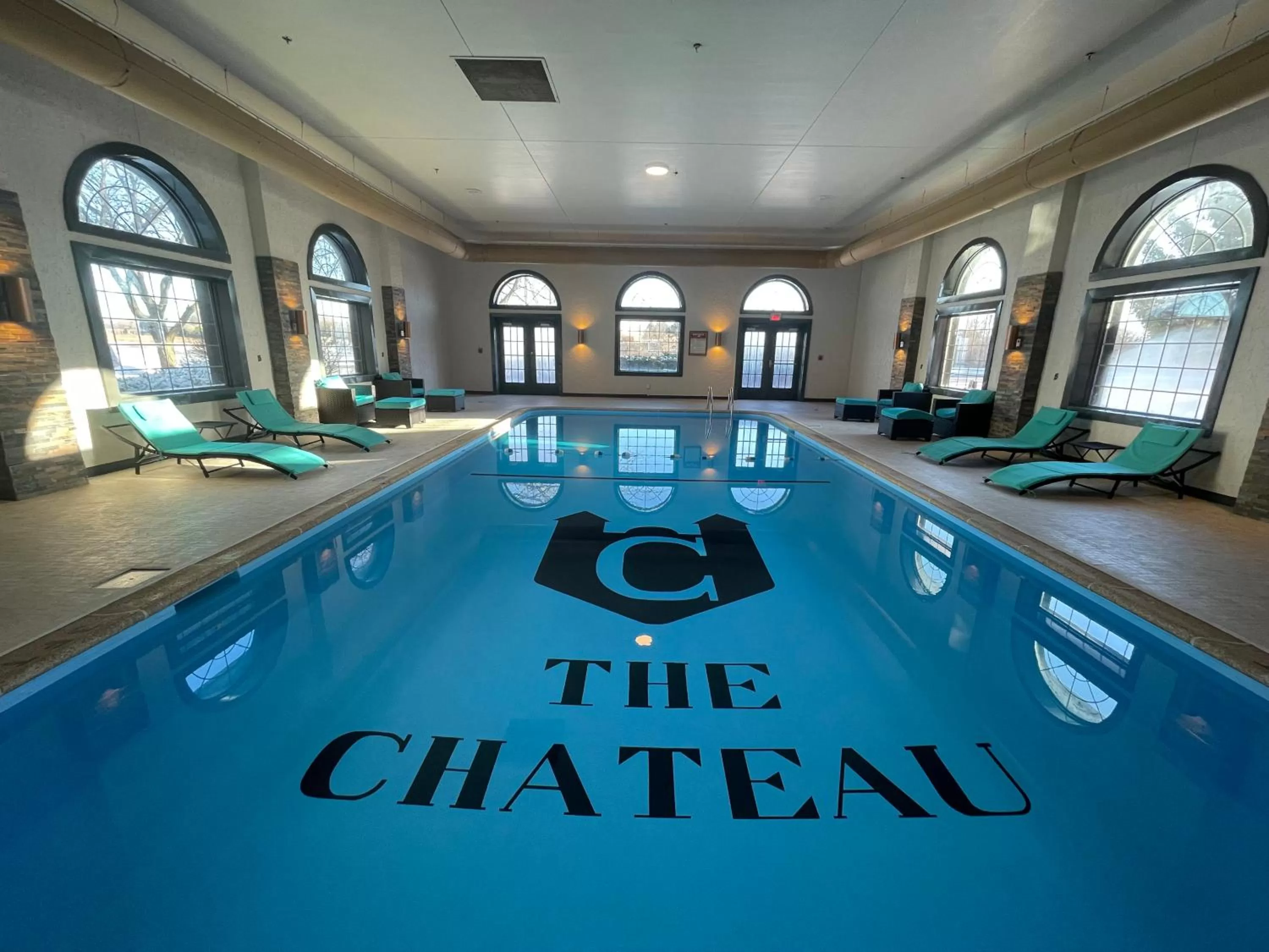 Swimming pool in Chateau Hotel and Conference Center
