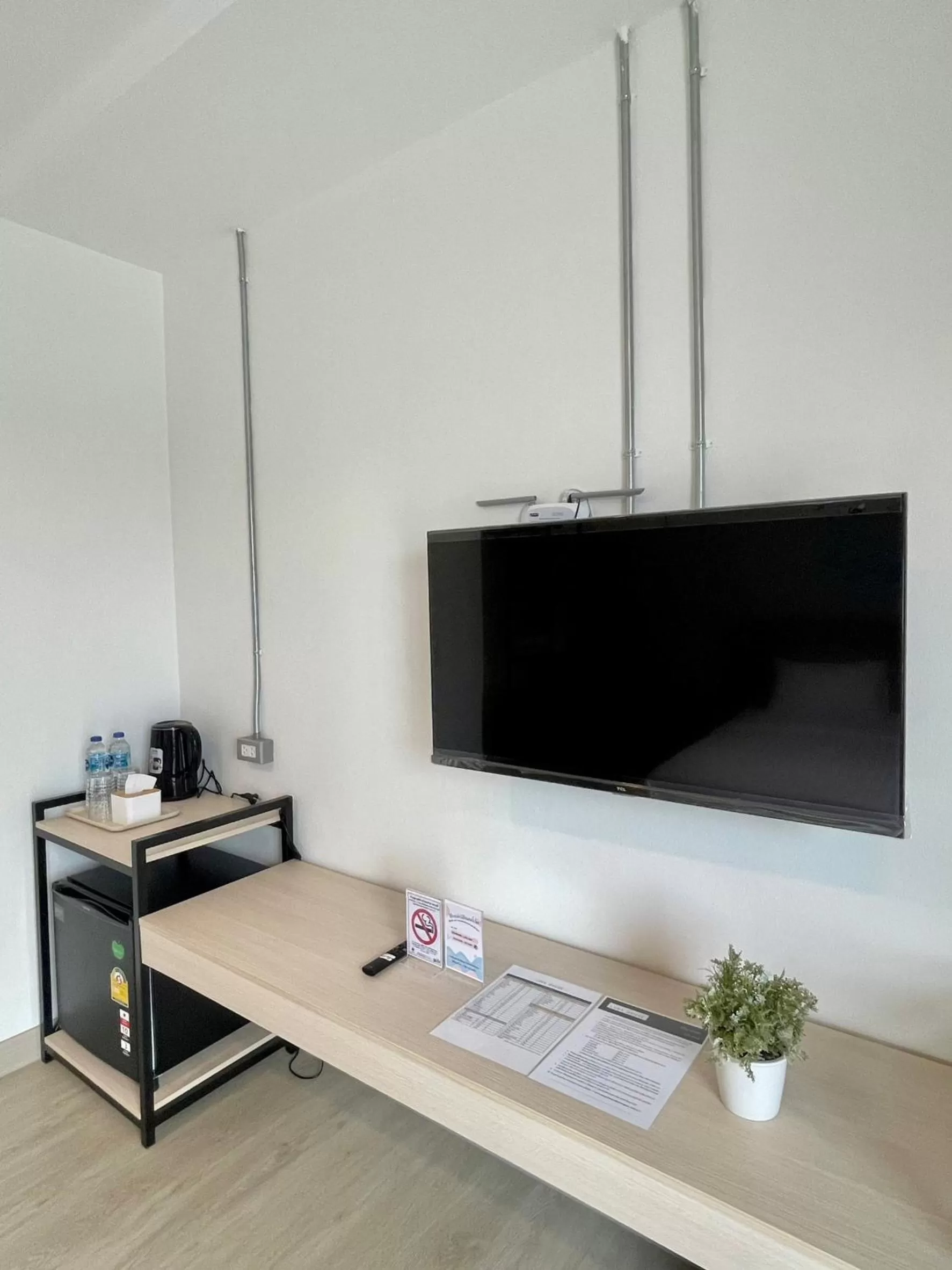 Standard Twin Room in Luka House