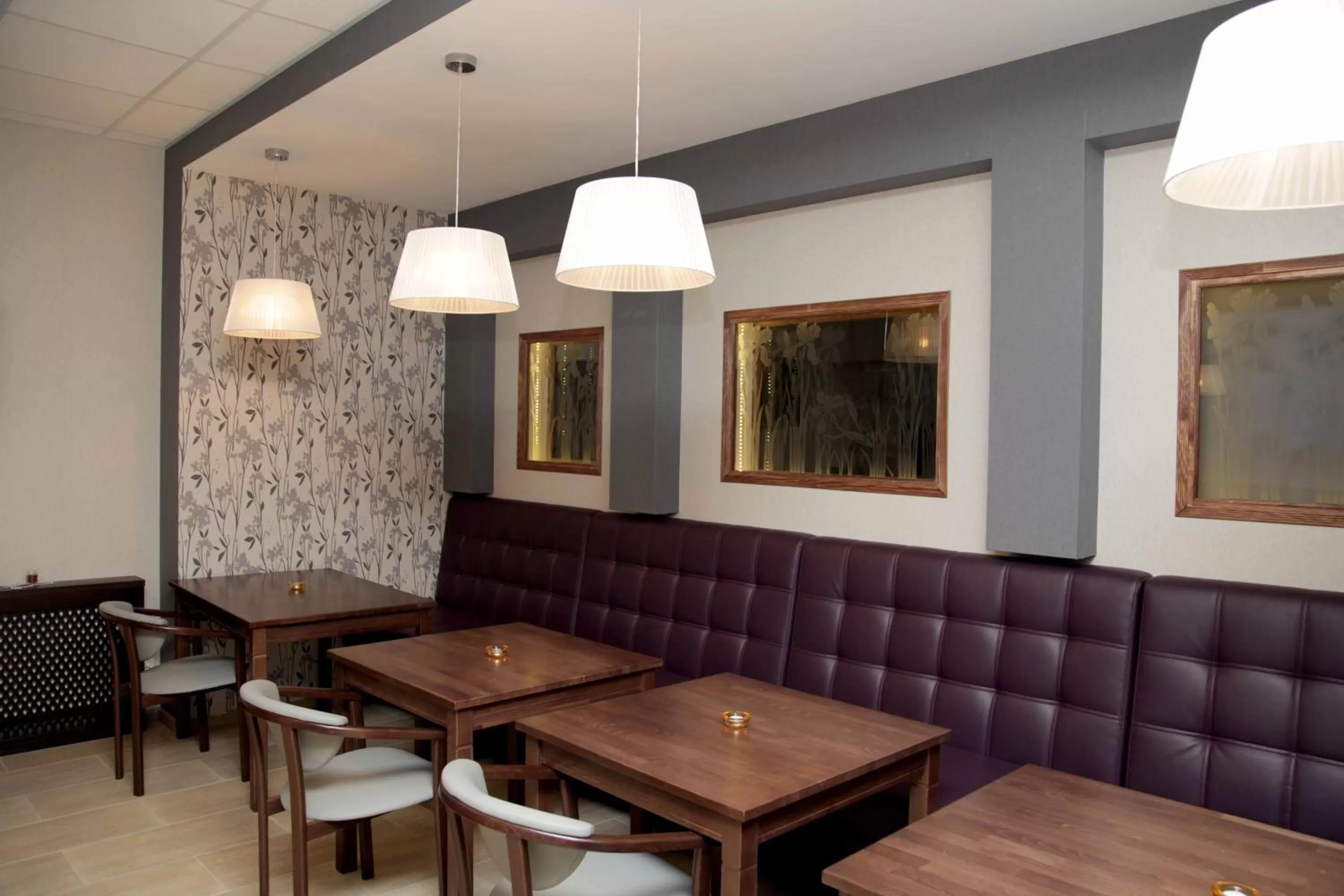 Lounge or bar in irisHotels