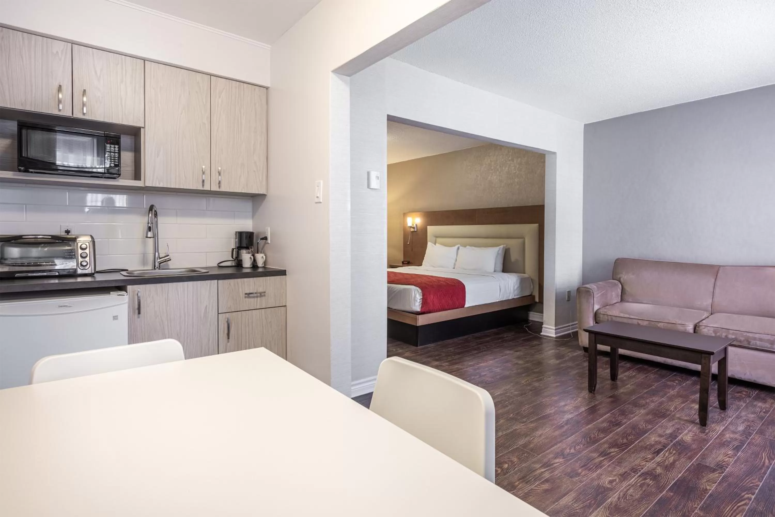 Bathroom, Bed in Hotel Universel