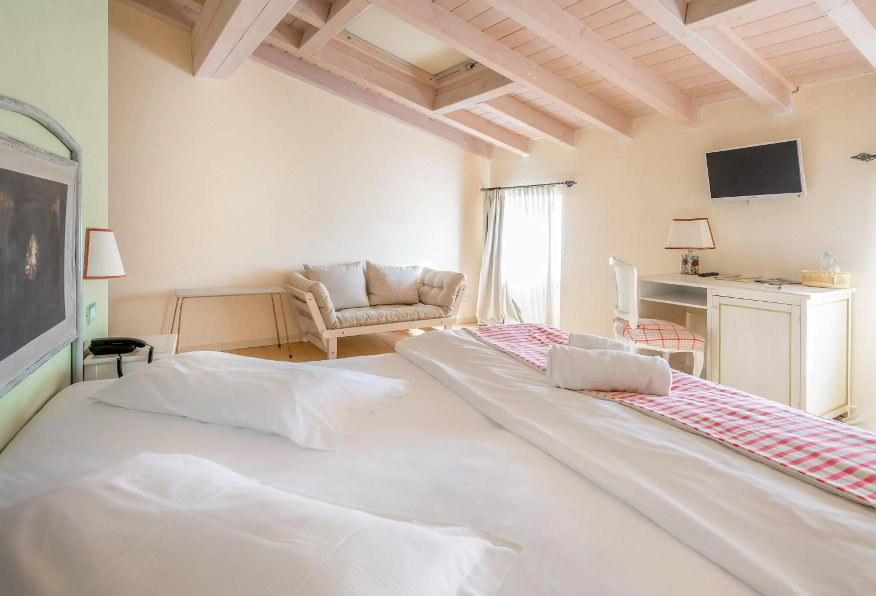 Photo of the whole room, Bed in Hotel Villa Moron