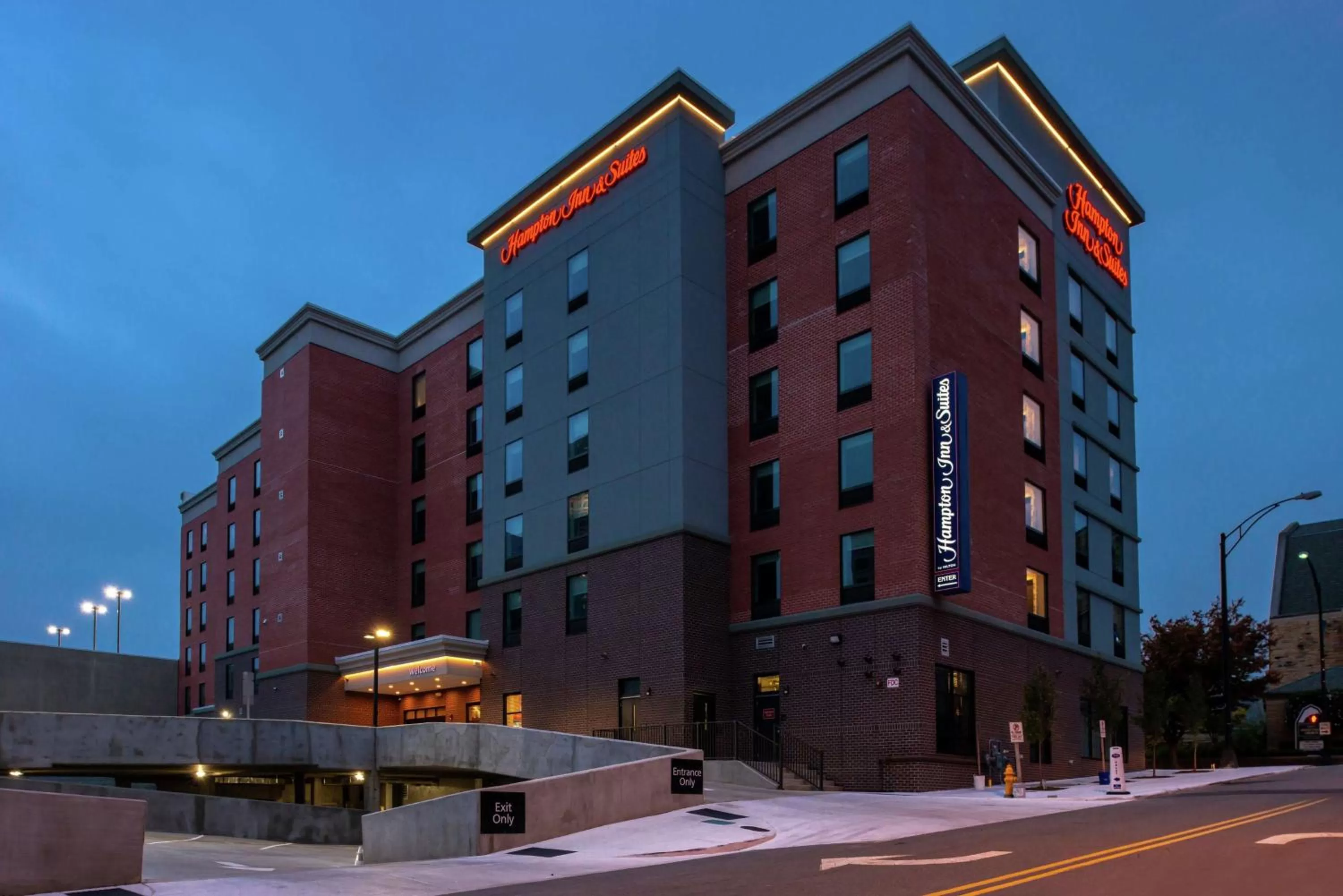 Property building in Hampton Inn & Suites Winston-Salem Downtown