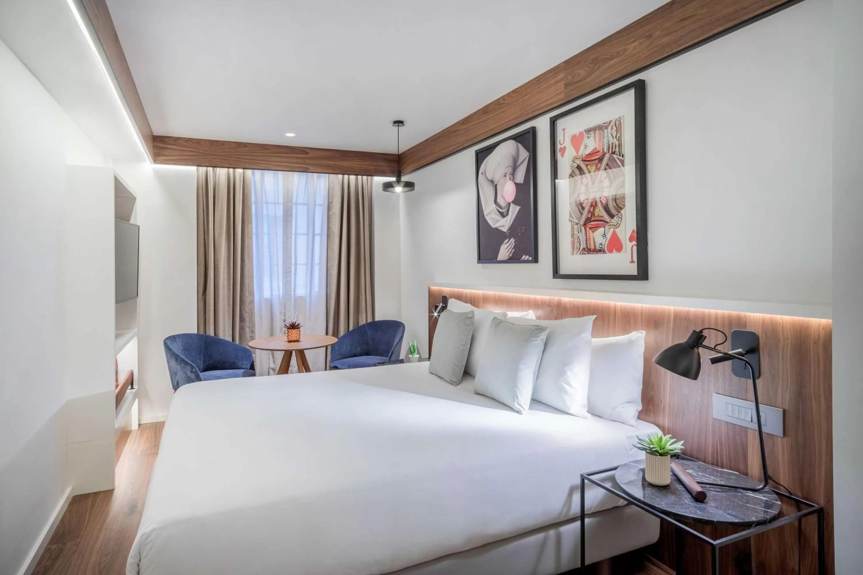 Bed in Melia White House Hotel