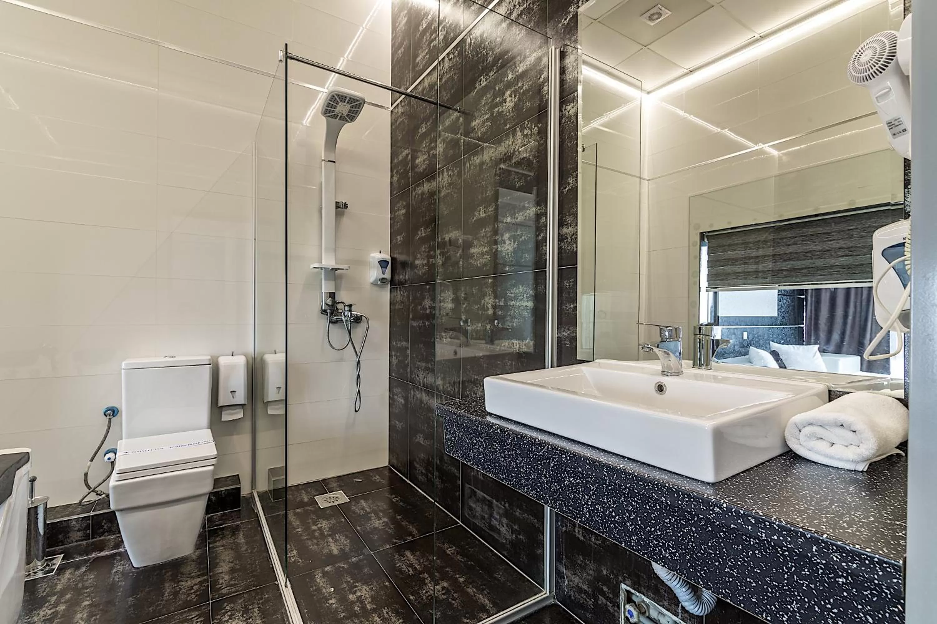 Toilet in Hotel De KOKA