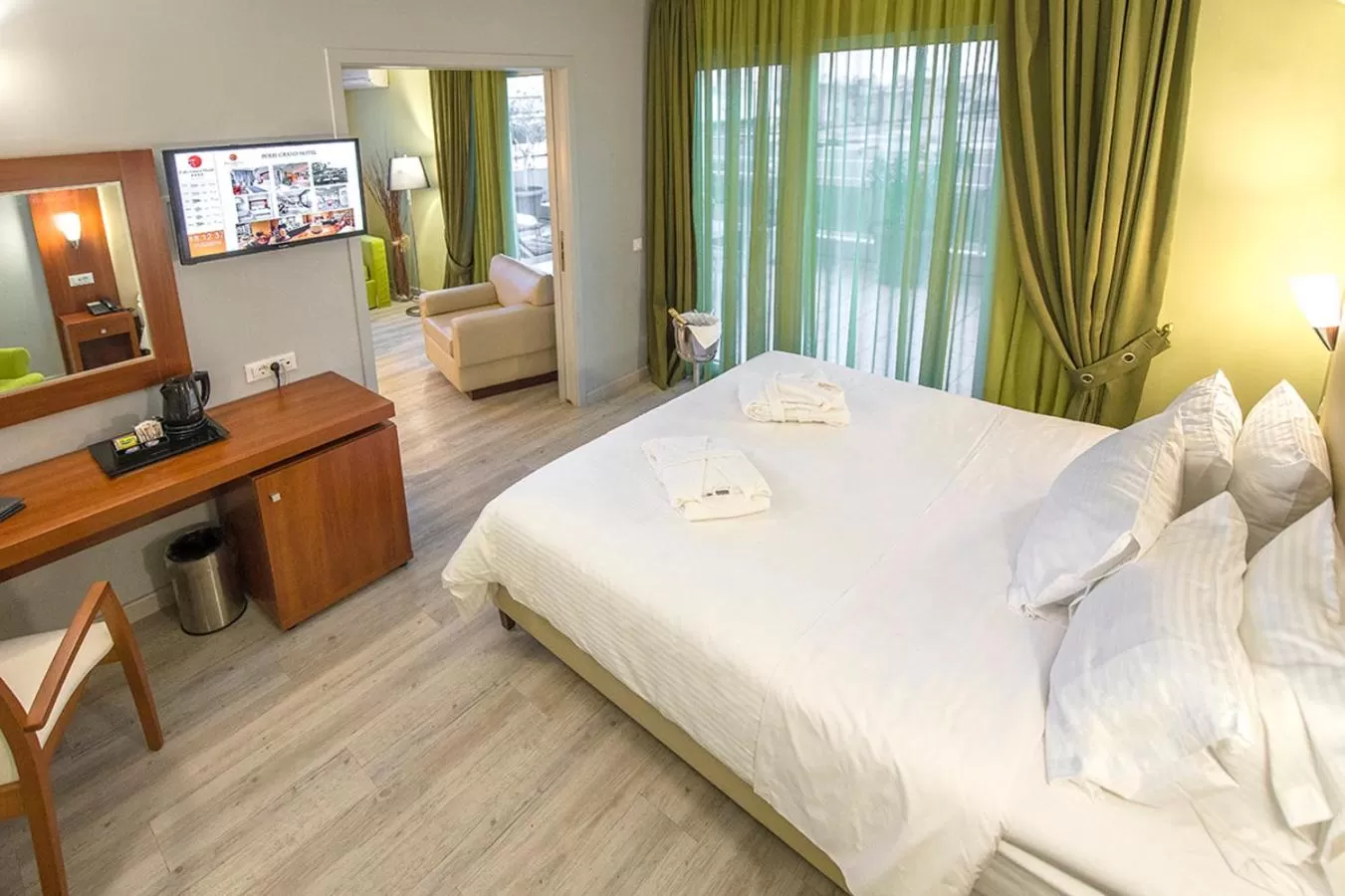 TV and multimedia, Bed in Polis Grand Hotel