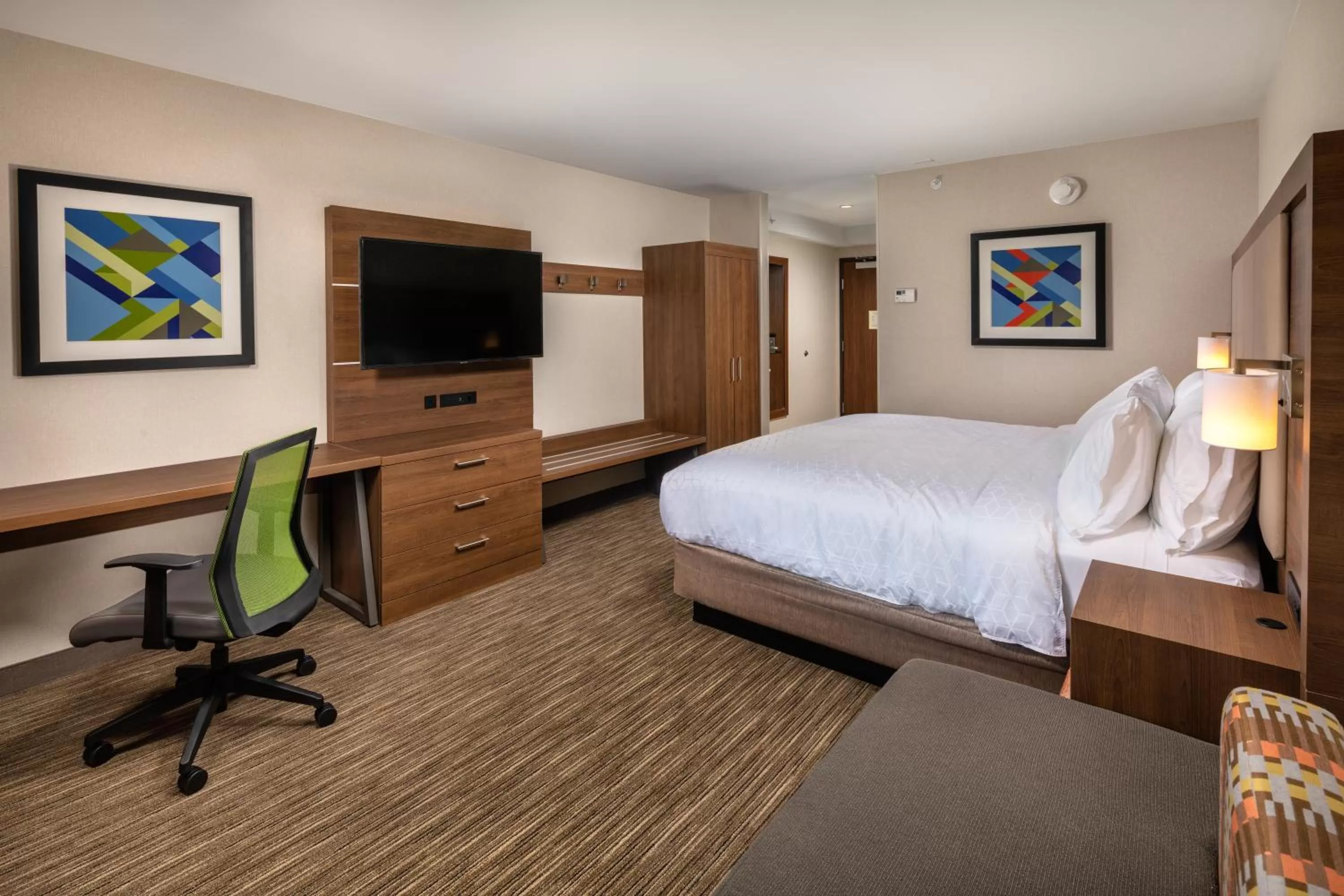 Bed in Holiday Inn Express & Suites Chatsworth by IHG