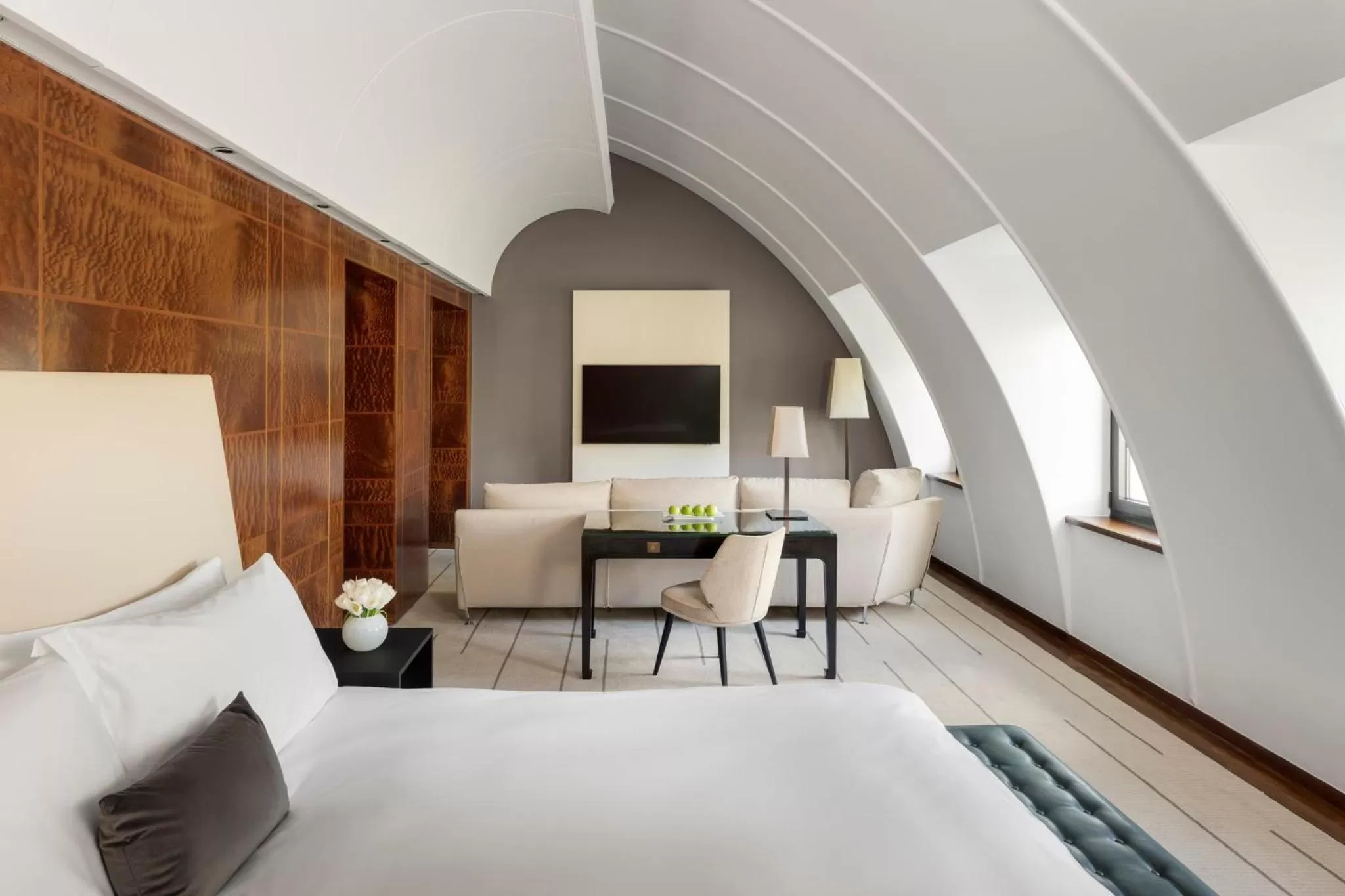 Photo of the whole room, Bed in COMO The Halkin