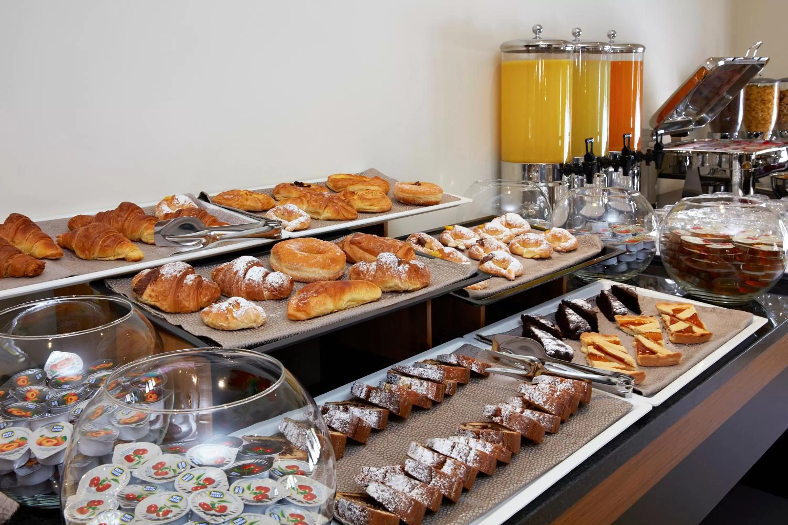 American breakfast in Hotel The Building