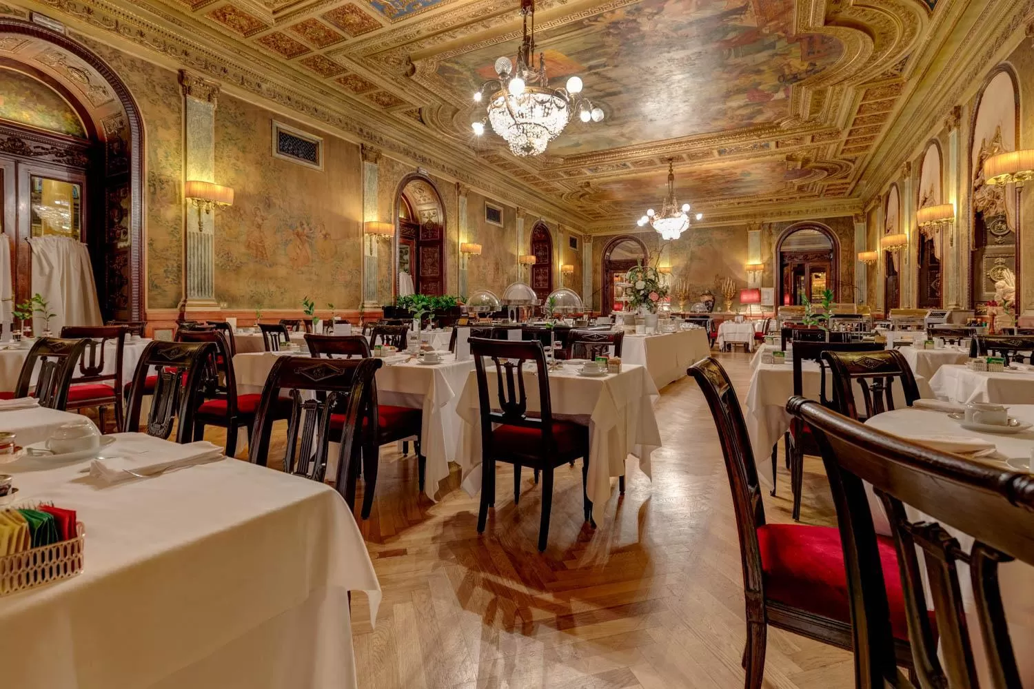 Breakfast in Grand Hotel Plaza