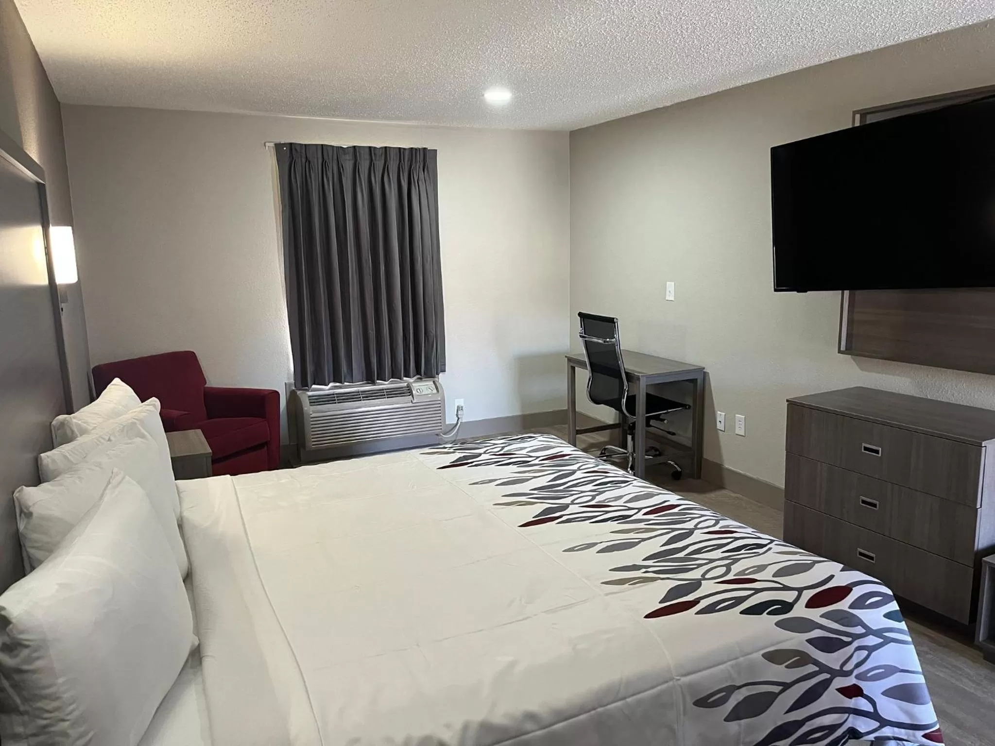 Photo of the whole room, Bed in Mulberry Inn and Plaza