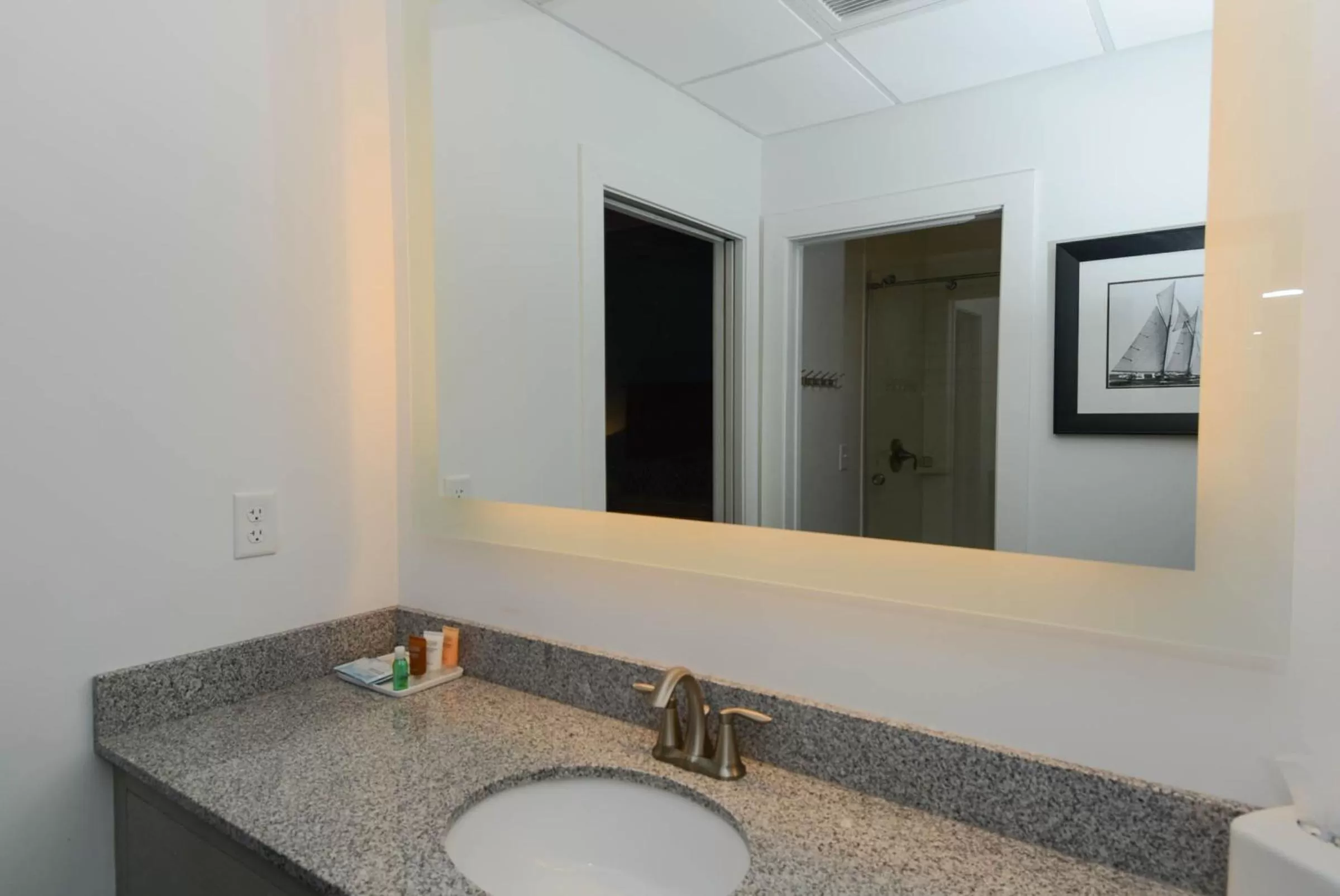 Bathroom in Avenue Inn & Spa