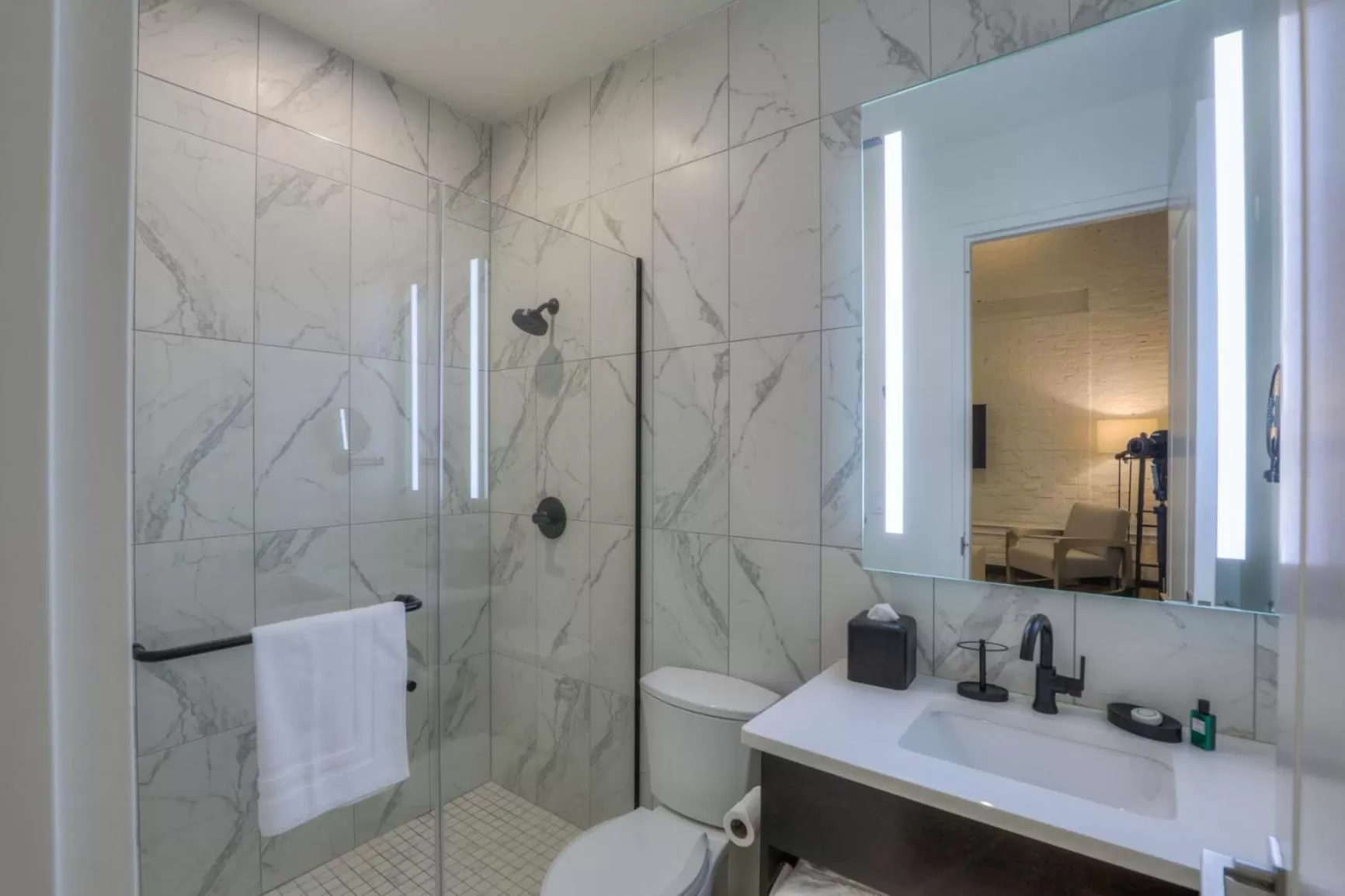 Toilet in Studio 154 Hotel