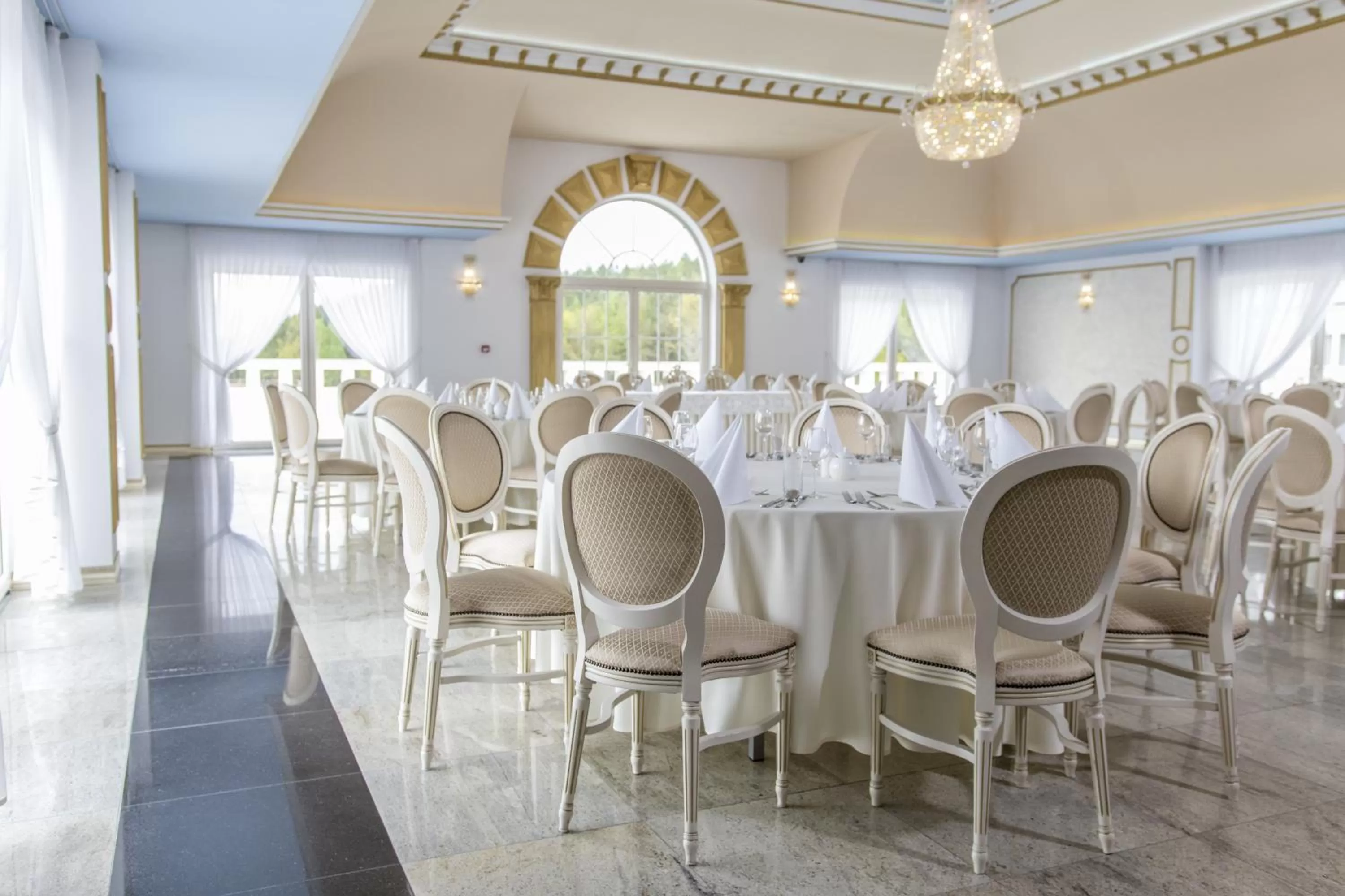 Restaurant/places to eat in Hotel Kiston