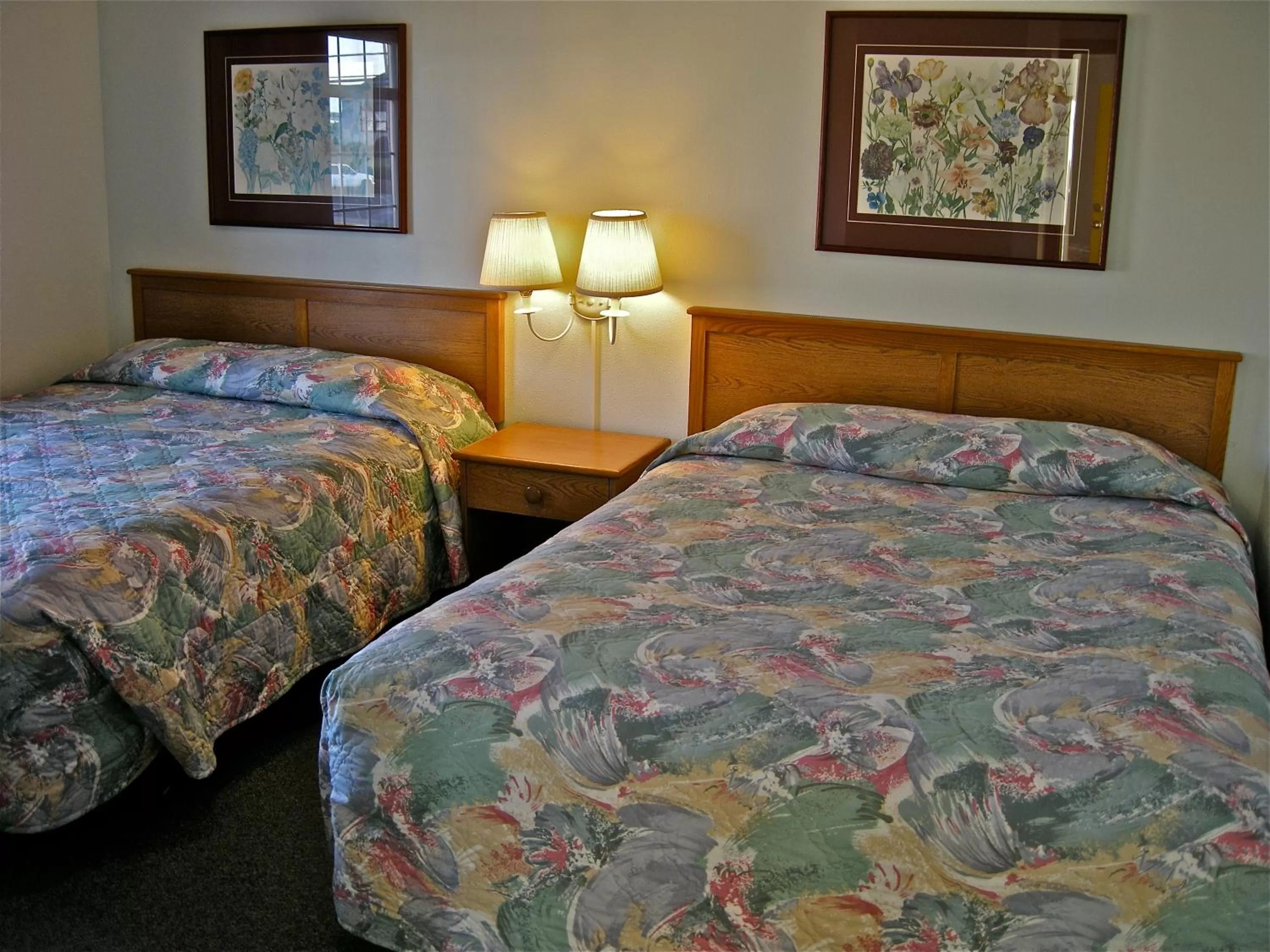 Photo of the whole room, Bed in Azalea Lodge