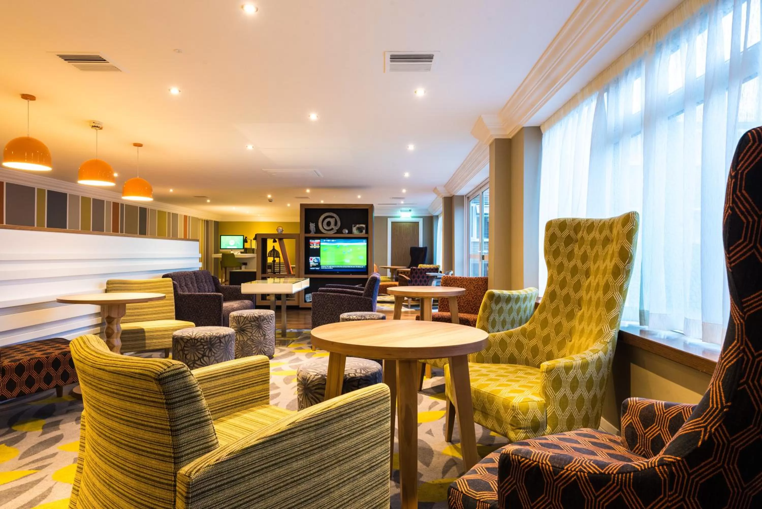 Lounge or bar in Holiday Inn Chester South by IHG