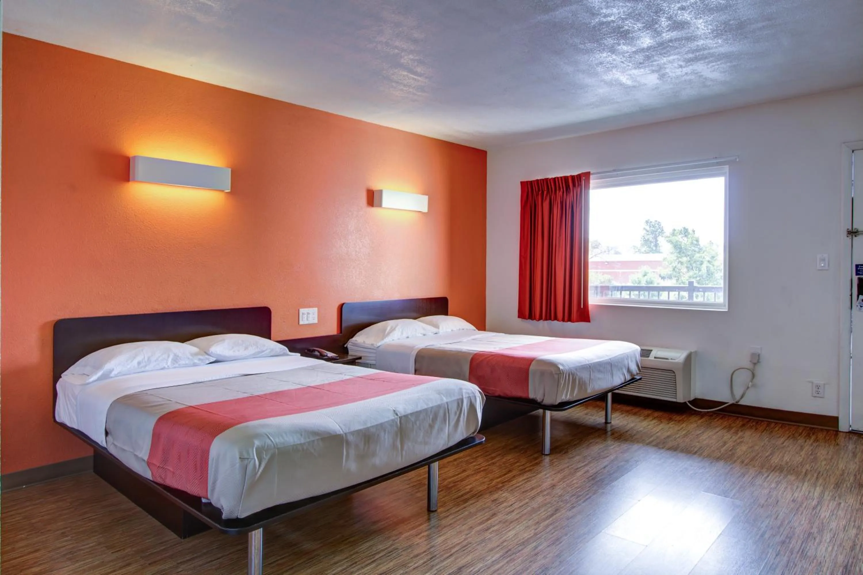 Bedroom, Bed in Motel 6-Richfield, OH