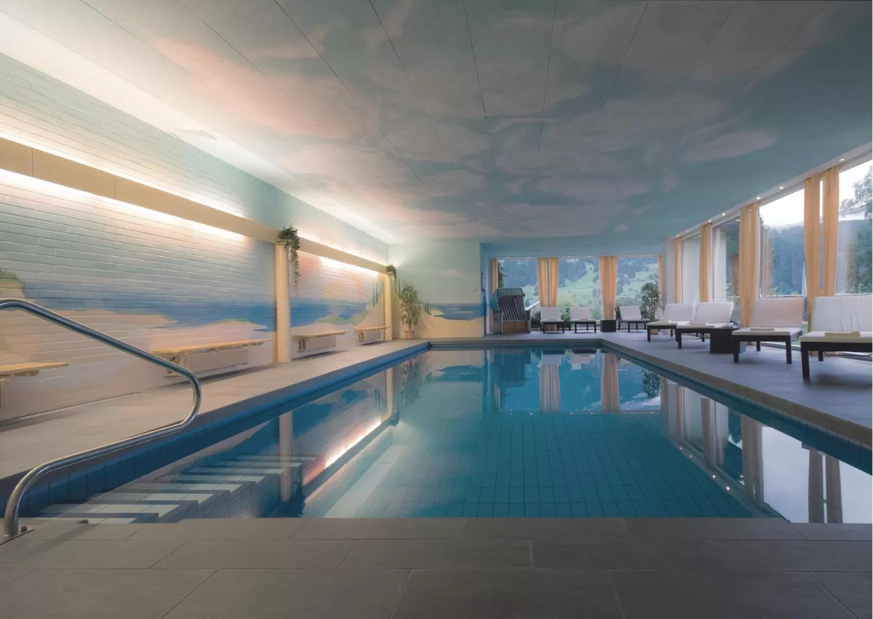 Swimming pool in Romantik Hotel Schweizerhof