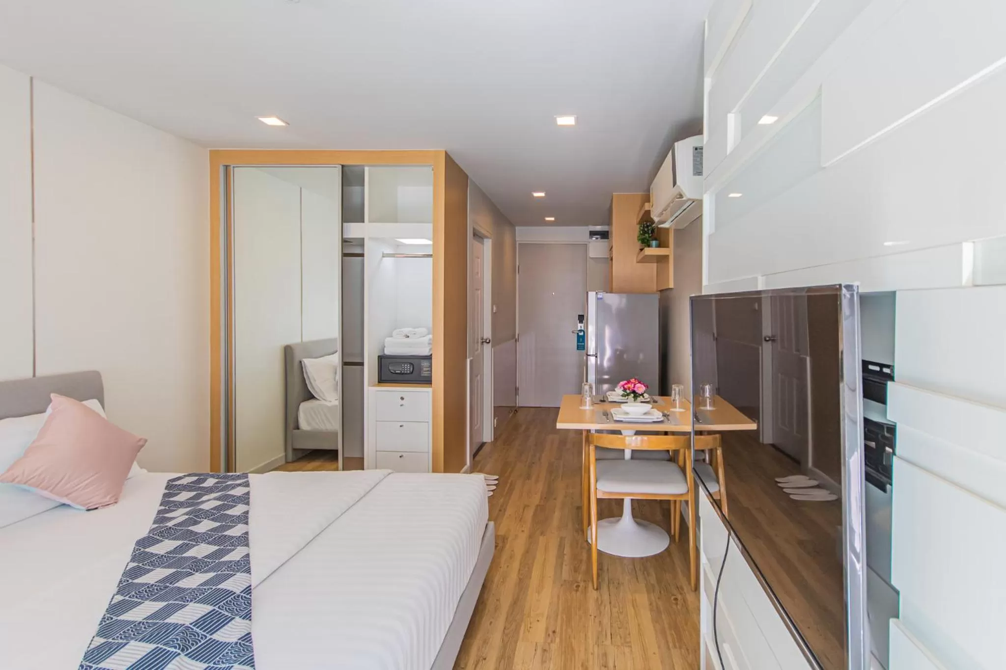 View (from property/room), Bed in United Residence Ekamai Bangkok