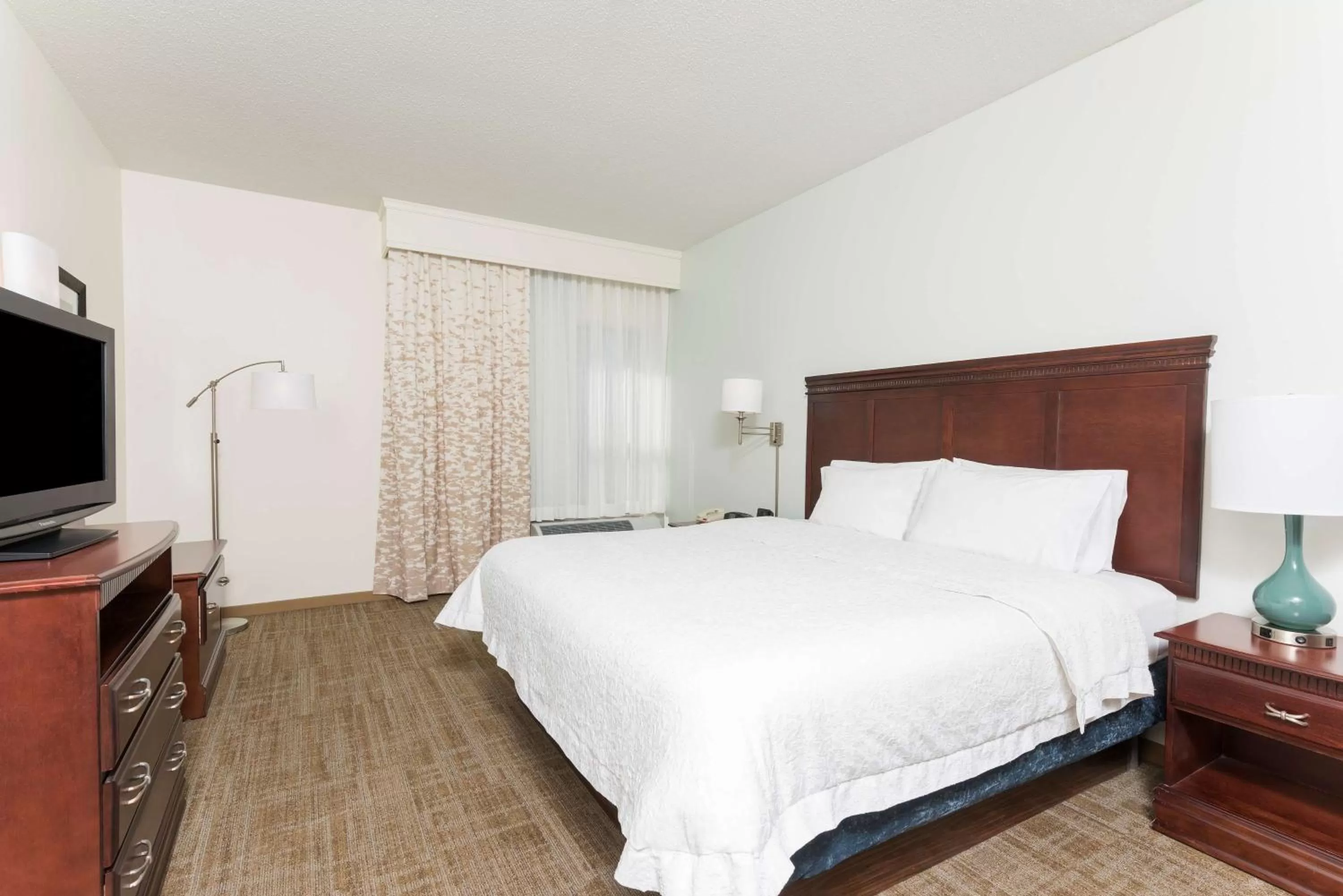 Bedroom, Bed in Hampton Inn East Lansing