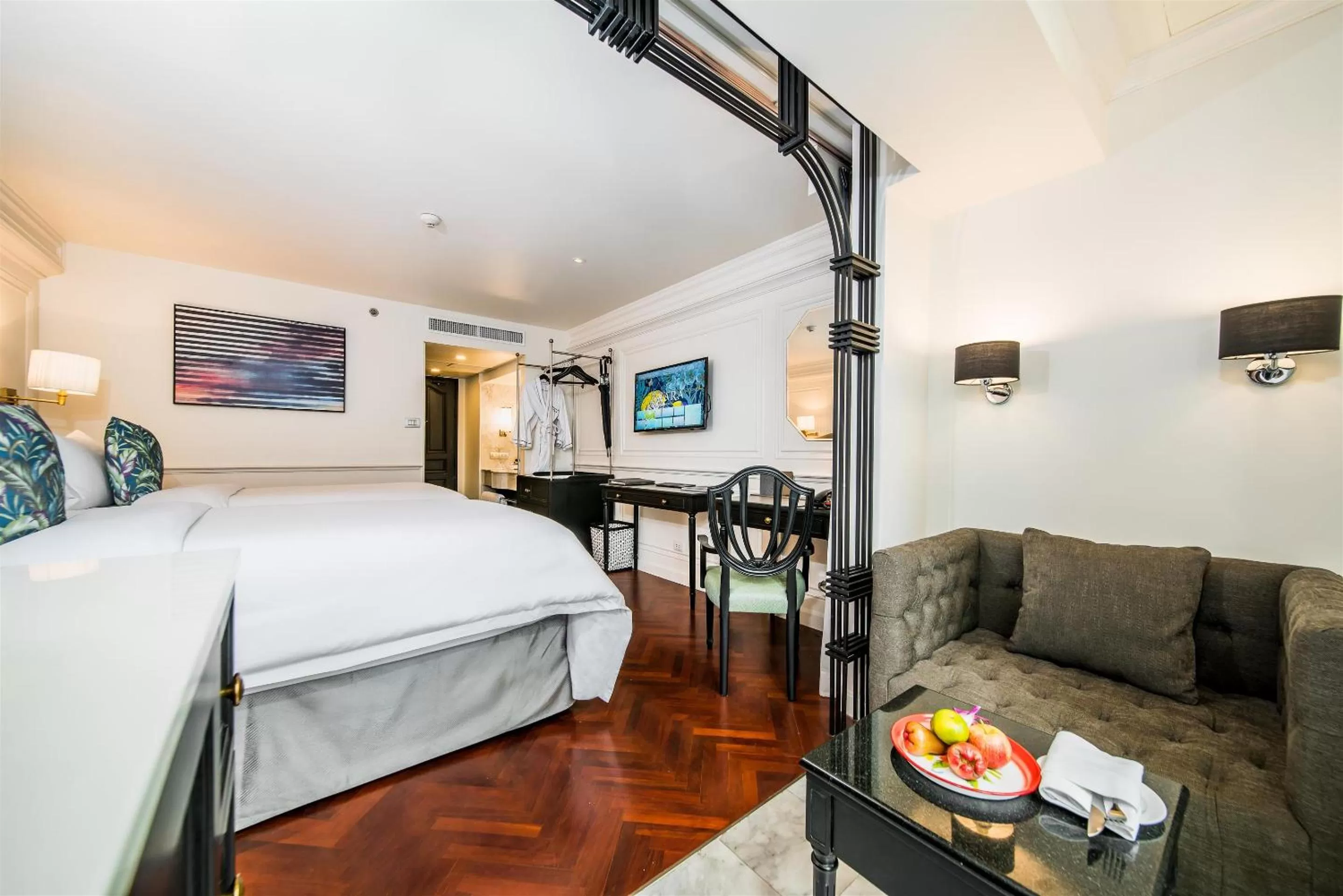 Seating area, Bed in Akara Hotel