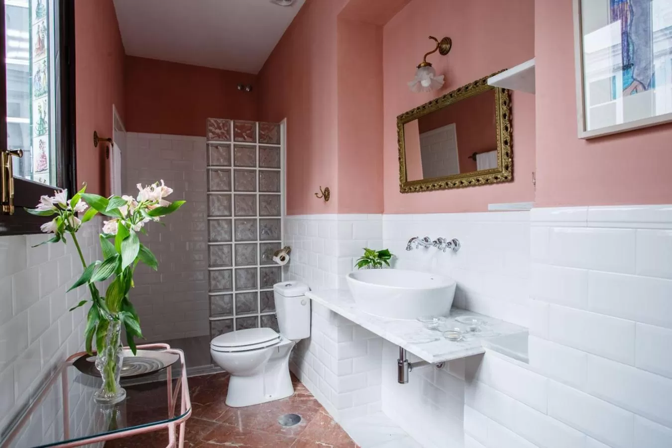 Shower in Suites Machado