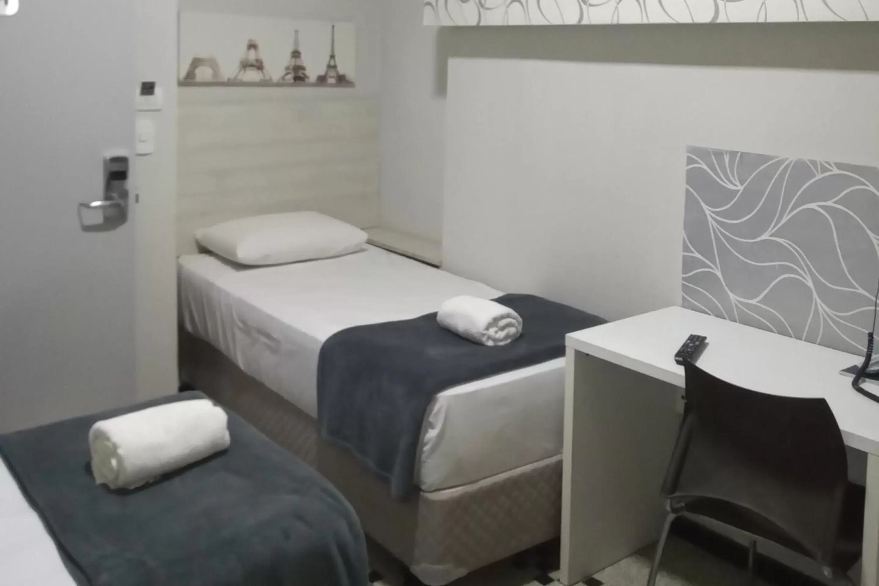 Bedroom, Bed in Compacto Hotel