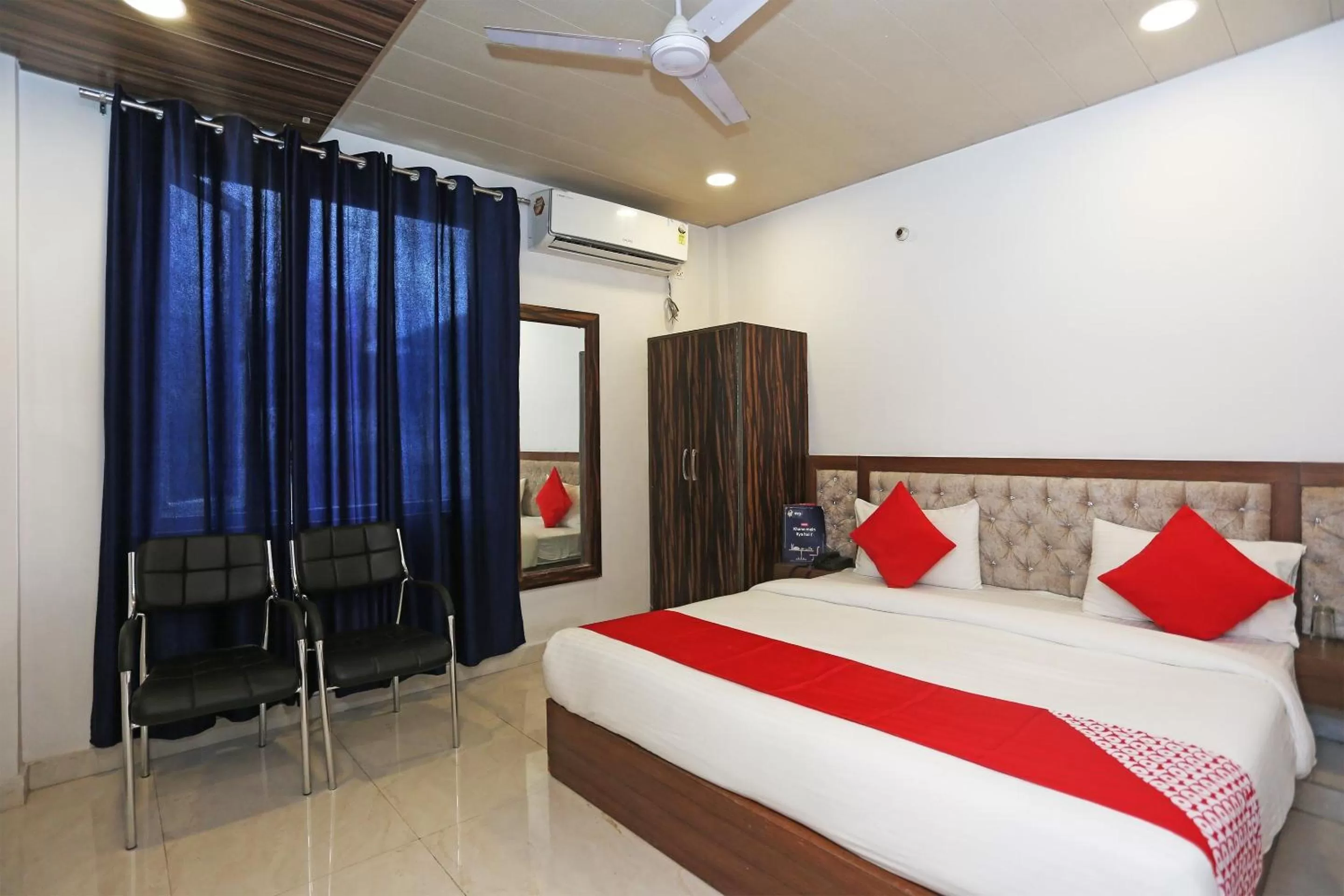 Bedroom, Bed in Super OYO Capital O Hotel Rosewood Inn