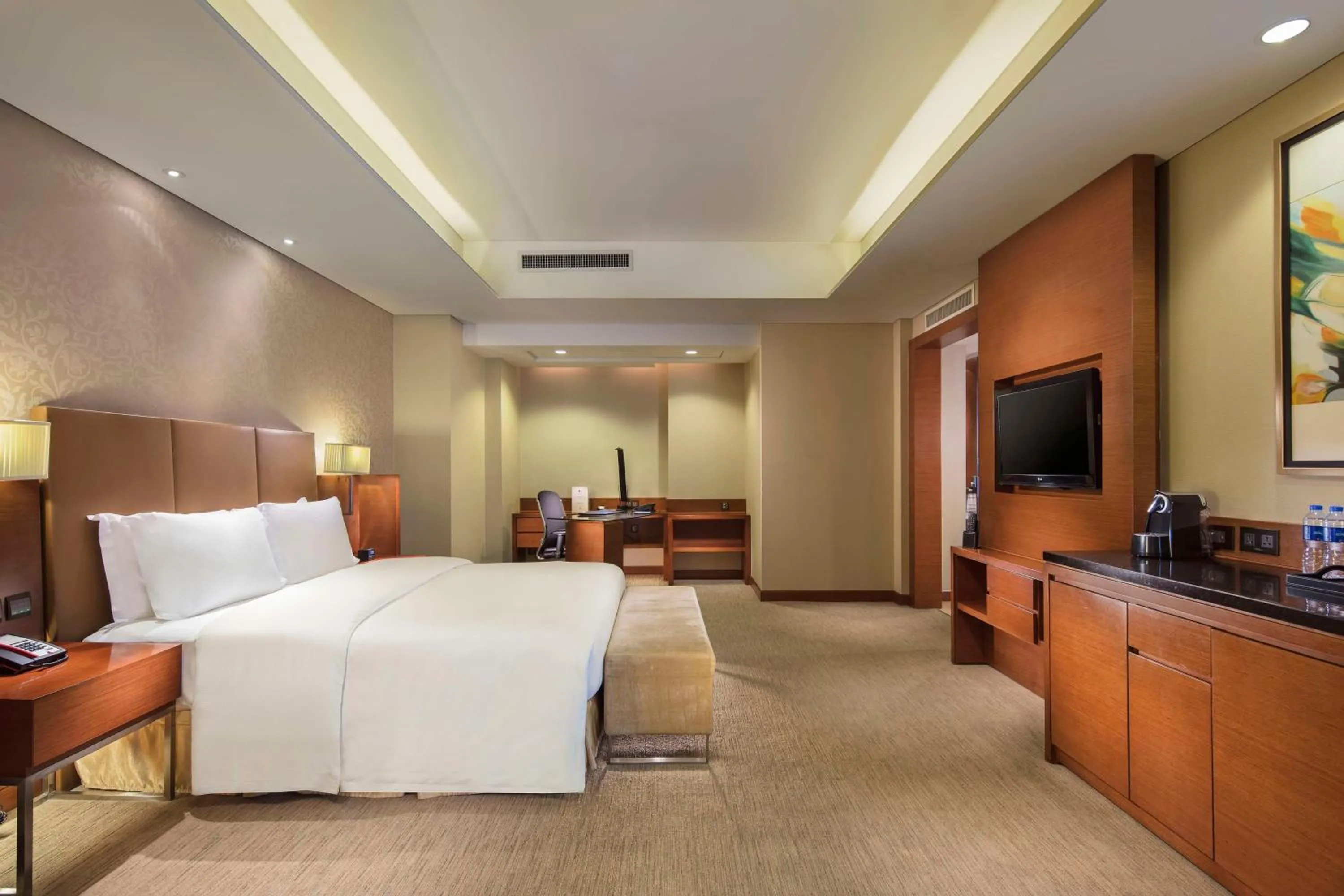 Bed in DoubleTree by Hilton Shenyang