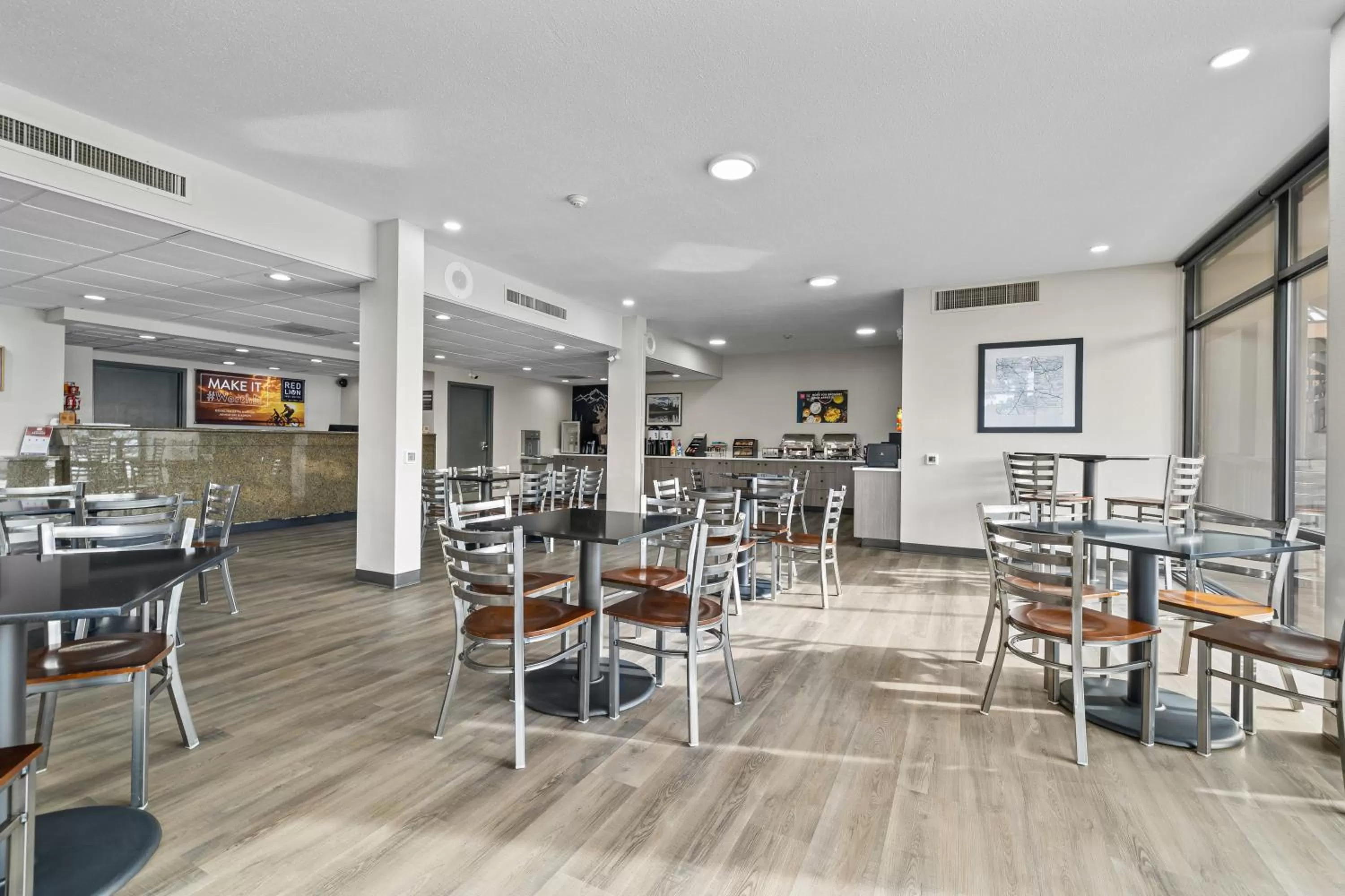 Seating area in Red Lion Inn & Suites Deschutes River - Bend