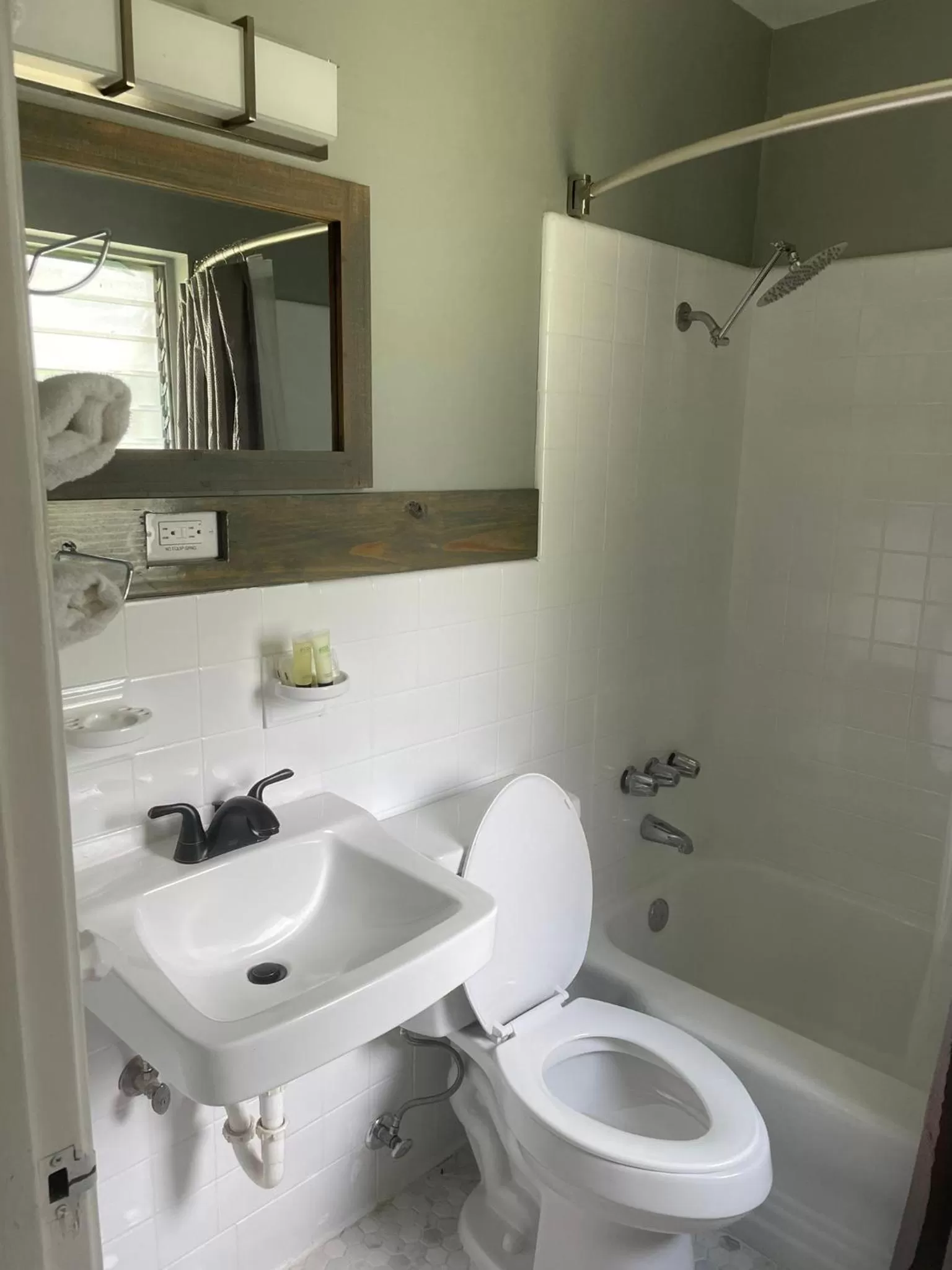 Bathroom in BlueGem Motel