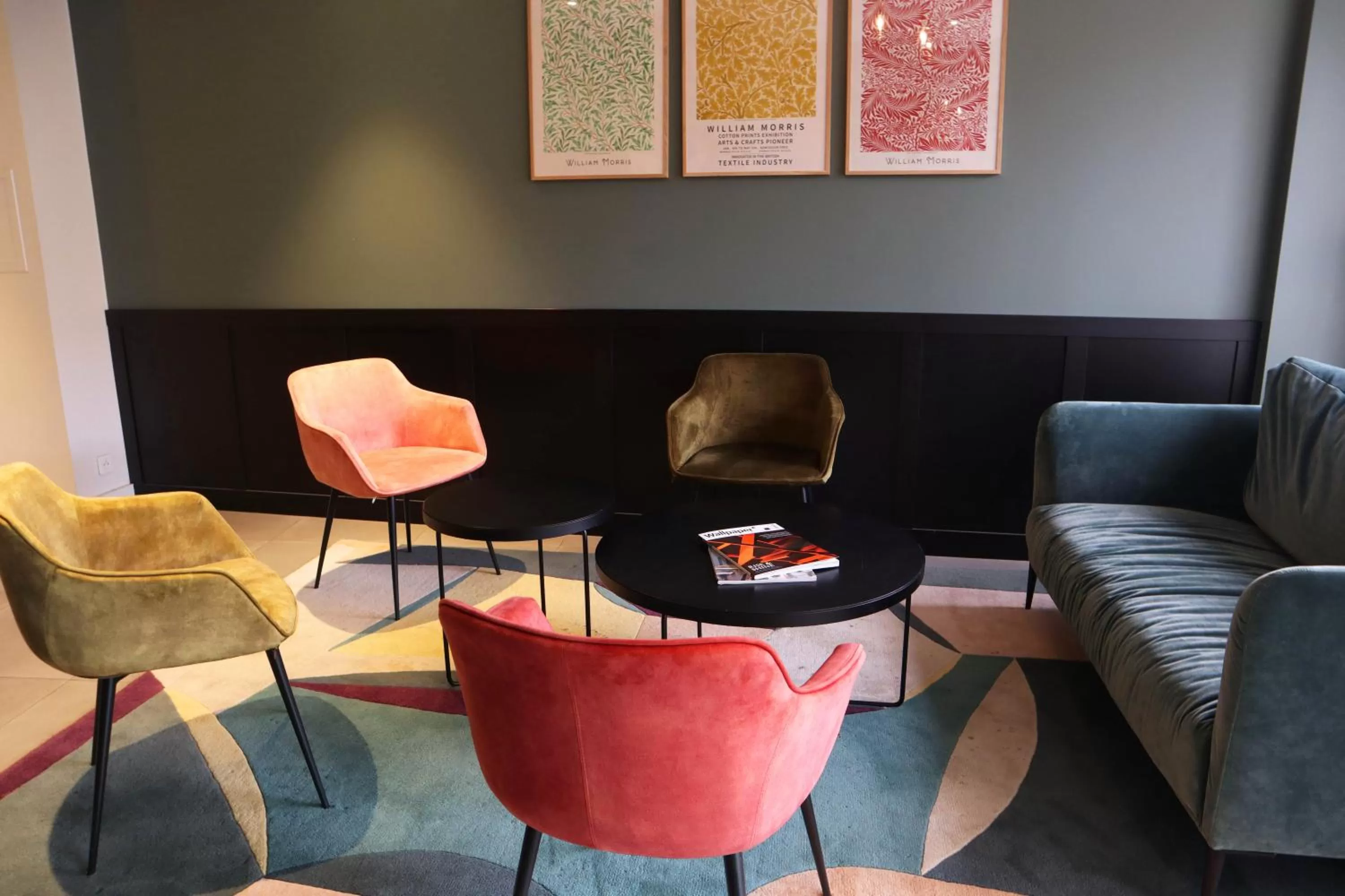 Seating area in Timhotel Paris Gare Montparnasse