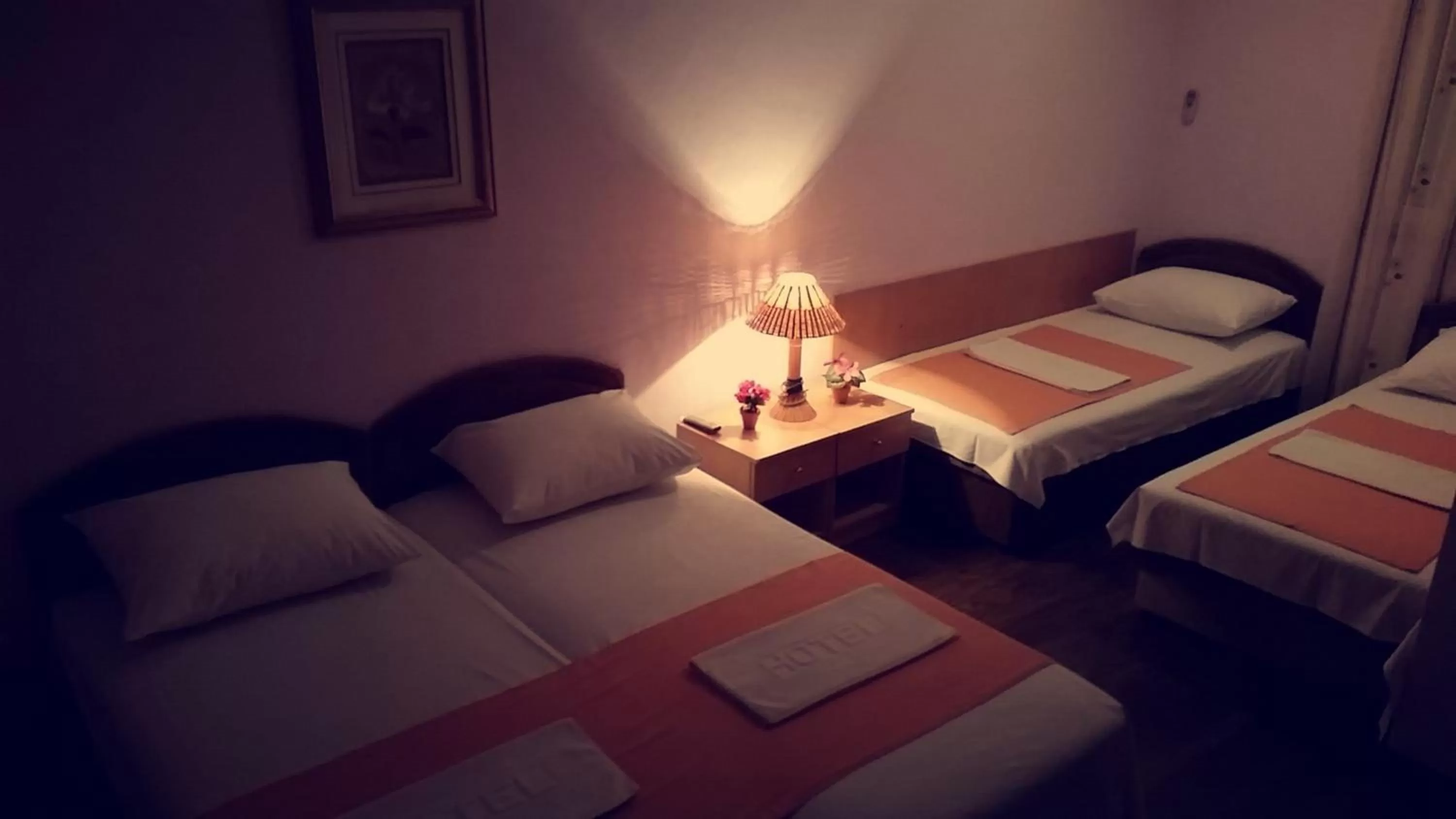 Bedroom, Bed in Motel Aura